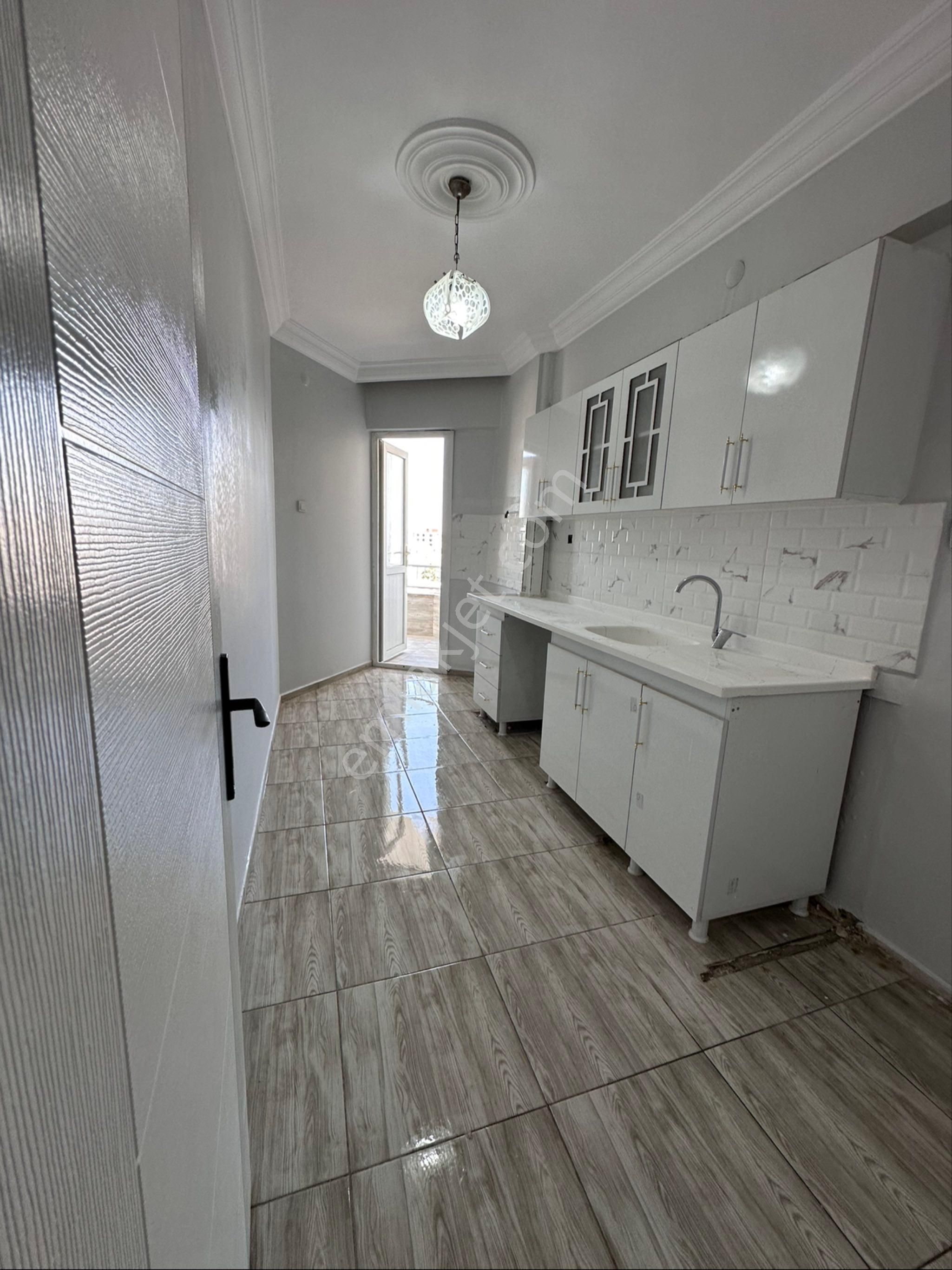 Gazi Mah. Denize 2 Dk İçi Sıfır Yapılı Masrafsız 3+1 Daire - Görsel 2