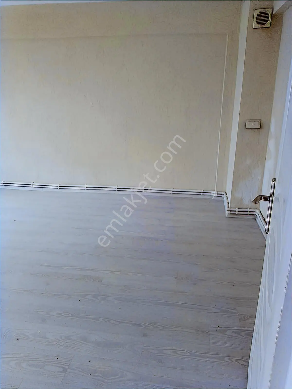 Park Mahallesinde Doğalgazlı 3+1 Kiralık Daire - Görsel 17