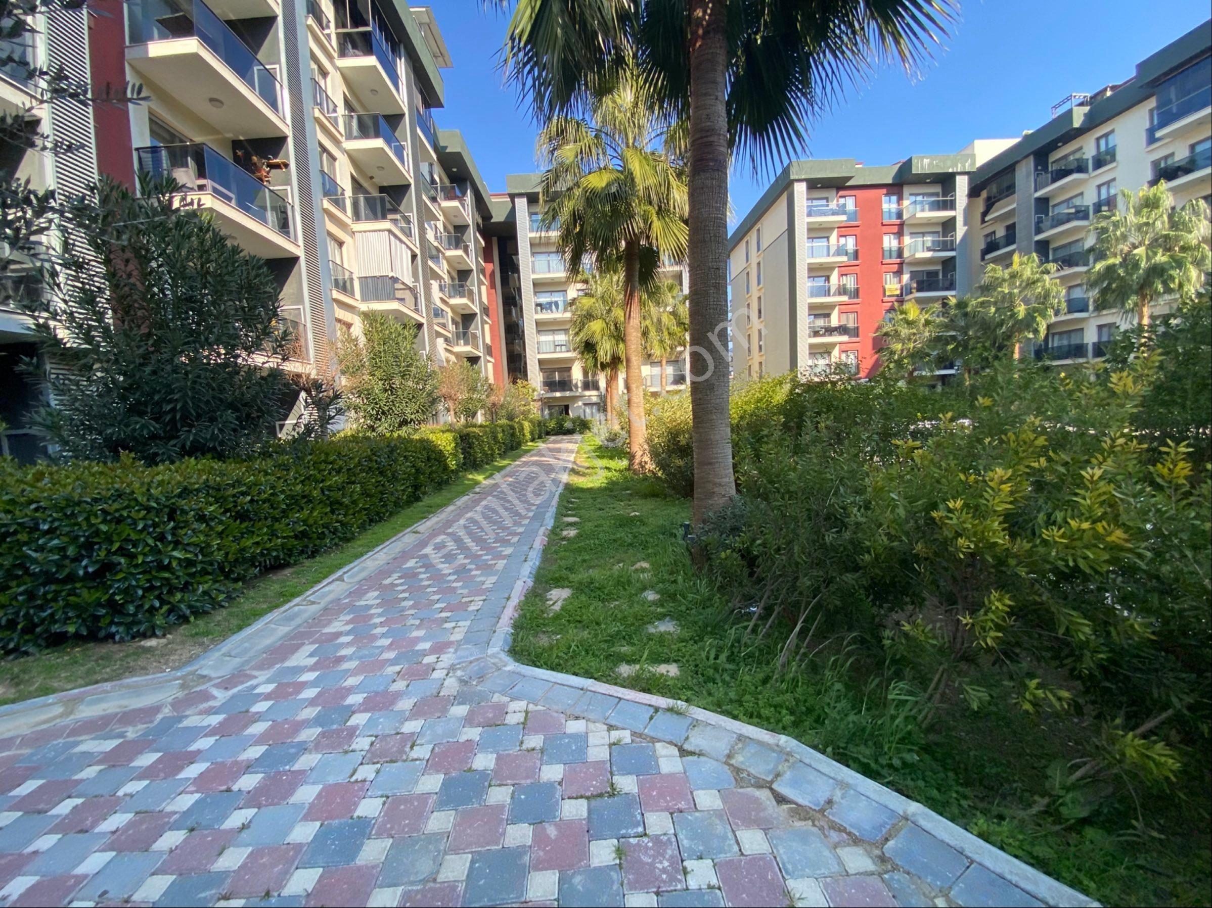 Torbalı Yedieylül Mah Havuzlu Sitede Kiralık Eşyalı 1+1 Ara Kat Daire