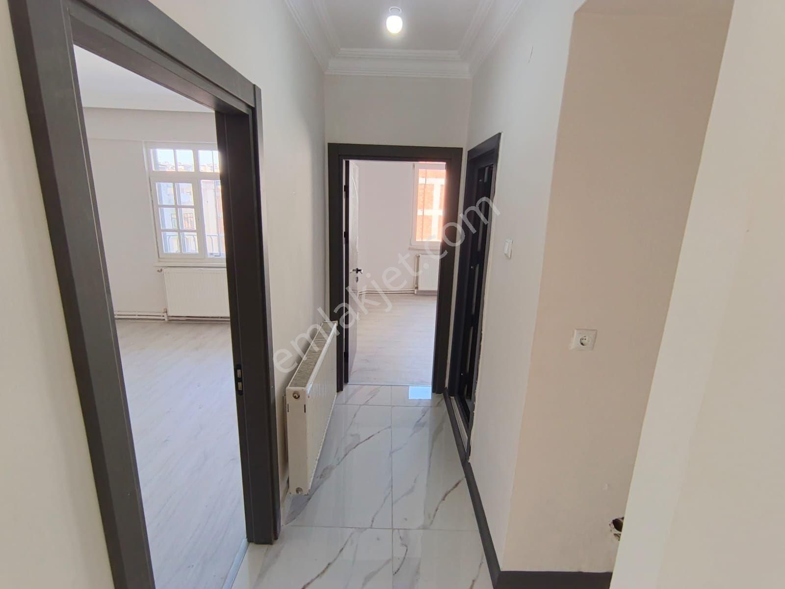 Yeski Emlâk İnşaattan Satılık Merkezi Konumda İçi Full Yapılı - Görsel 15