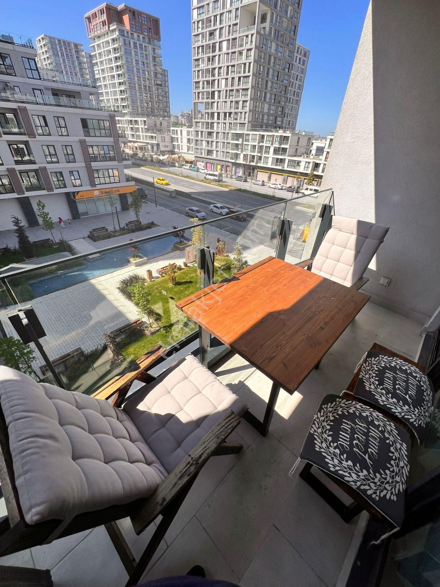 Akzirve Strada'da Eşyalı Balkonlu Tadilatlı Kiralık 1+1 - Görsel 2