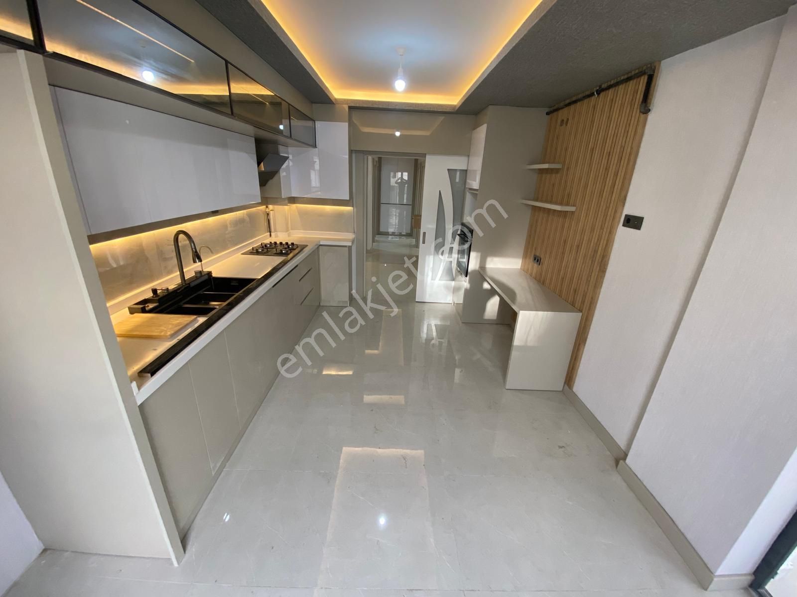 Yılmaz Gayrimenkulden Pınarbaşı Mahallesinde Lüks Yapıda 0 Bina Geniş M2 Fırsat Daire - Görsel 12