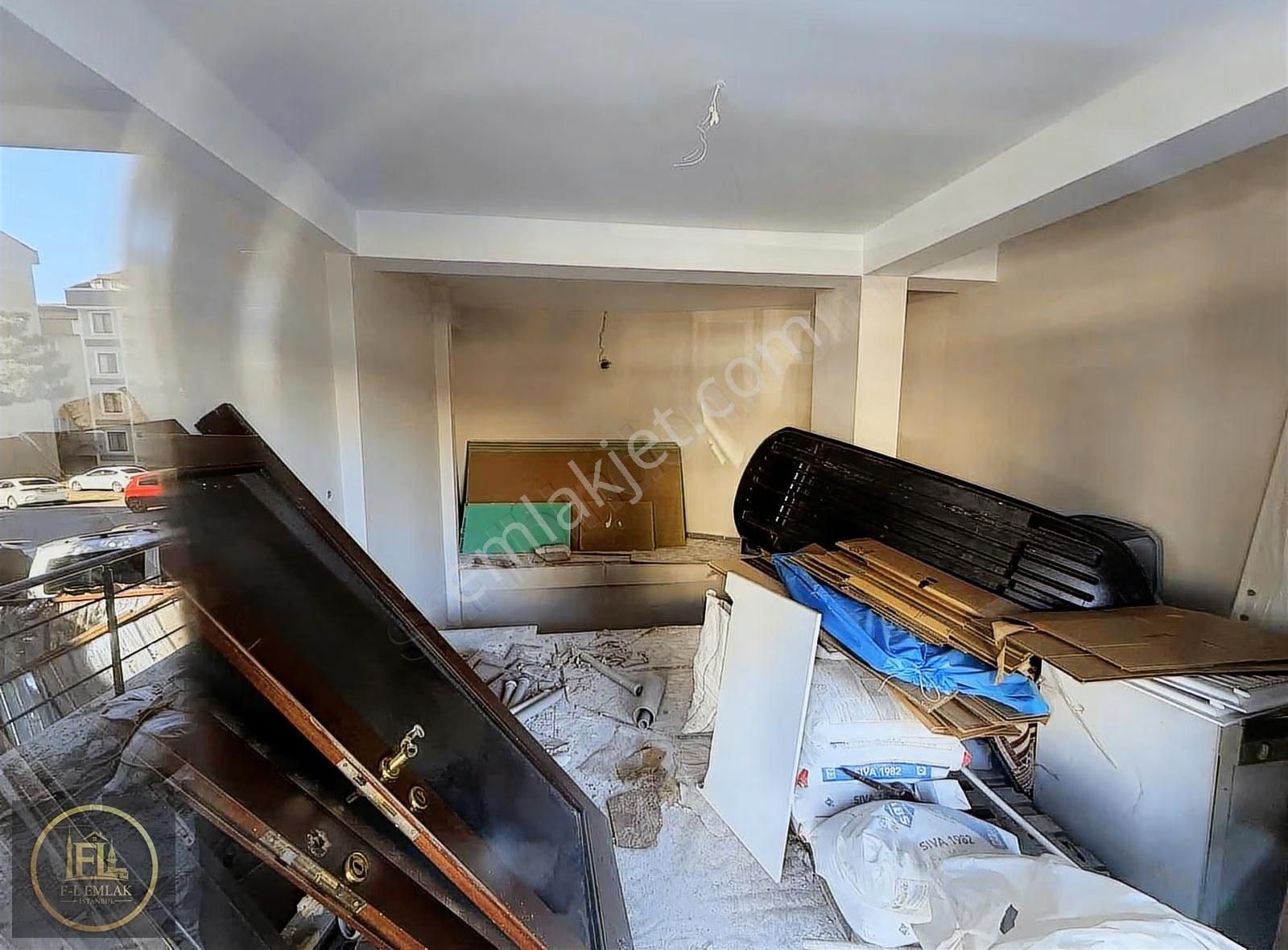 F-l Emlaktan Emaar Avm Libadiye Yakını Caddeüstü Çift Kat Dükkan - Görsel 7