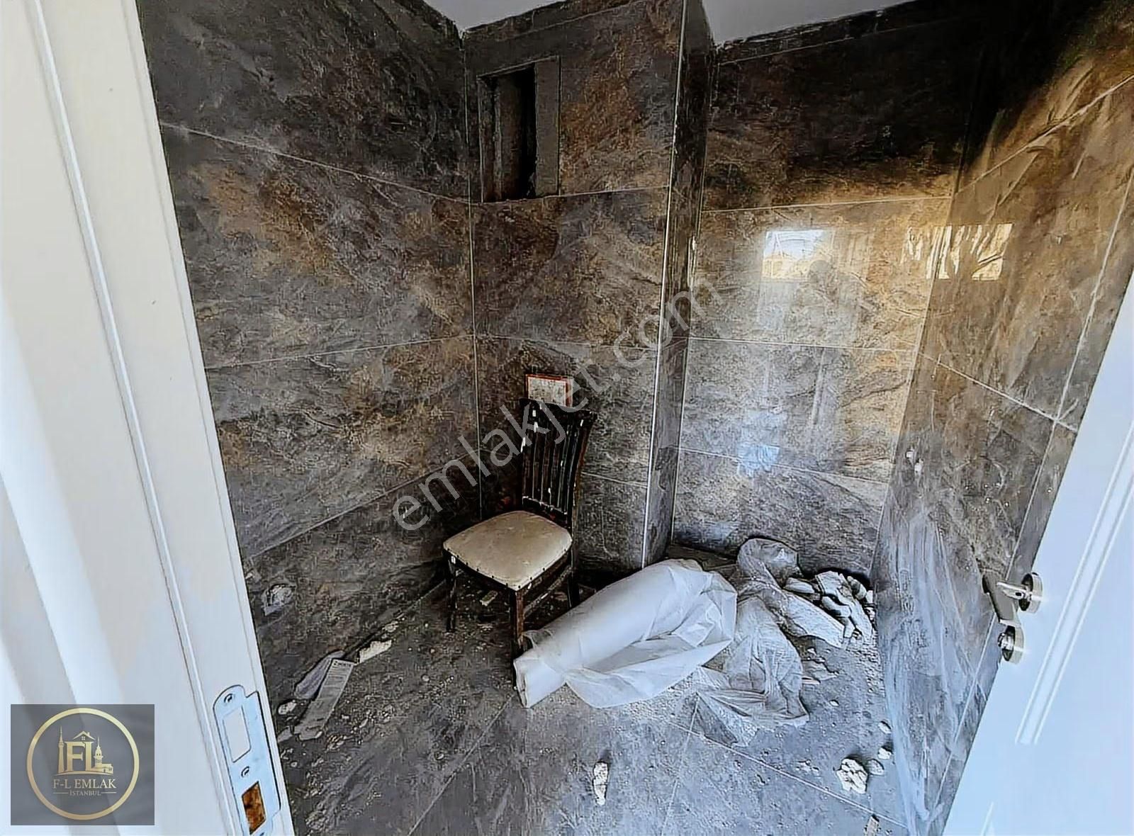 F-l Emlaktan Emaar Avm Libadiye Yakını Caddeüstü Çift Kat Dükkan - Görsel 3