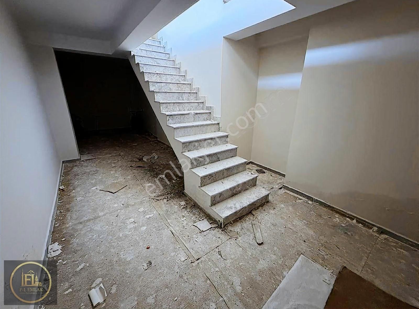 F-l Emlaktan Emaar Avm Libadiye Yakını Caddeüstü Çift Kat Dükkan - Görsel 24