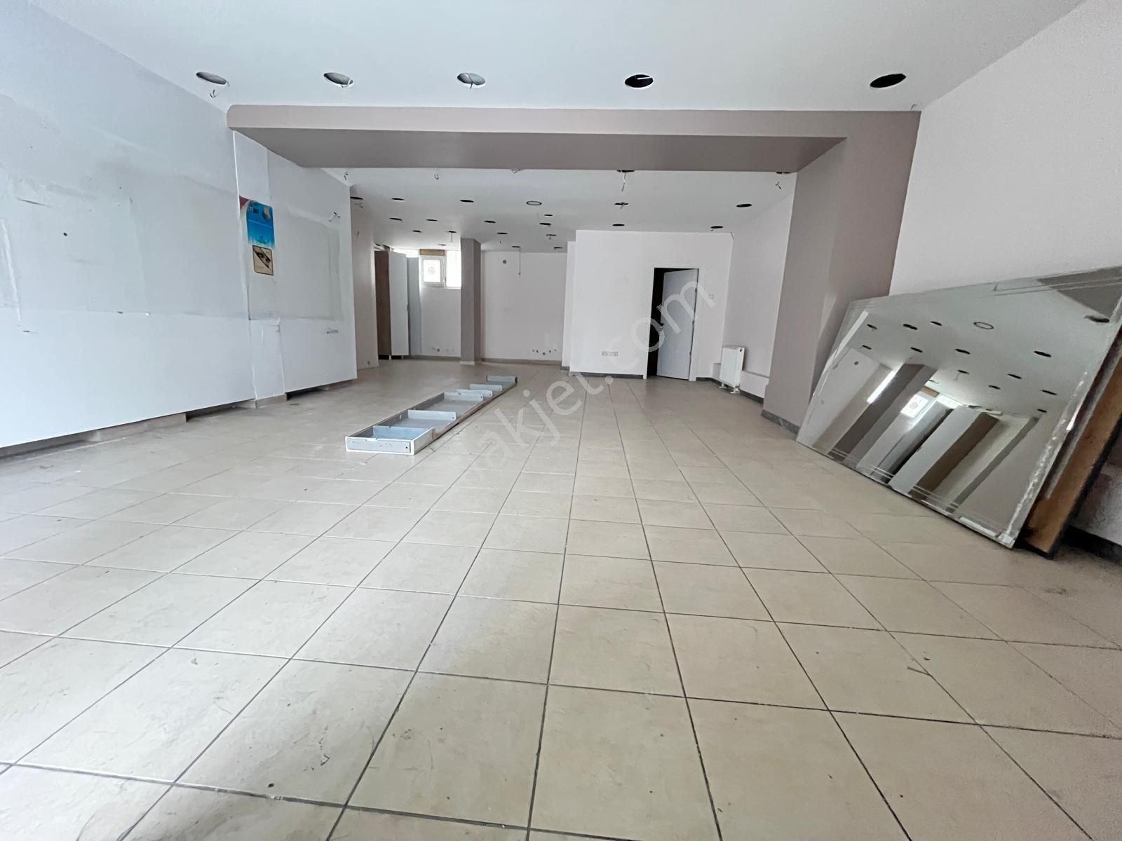 Loft'tan Gültepe Mah Düz Giriş 95m2 Krediye Uygun Köşe Dükkan