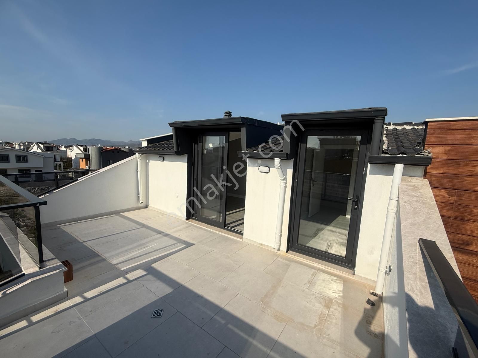 C.b. Route | Dikili'de Satılık Özel Tasarım Sıfır Lüks 6+1 Villa - Görsel 35