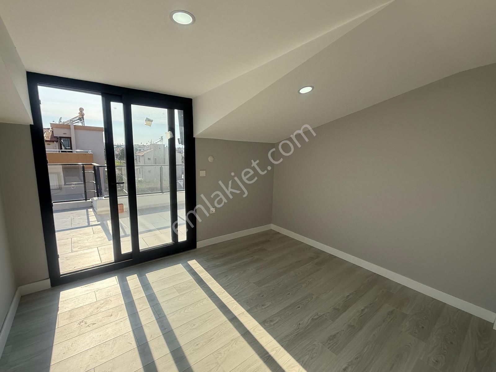 C.b. Route | Dikili'de Satılık Özel Tasarım Sıfır Lüks 6+1 Villa - Görsel 32