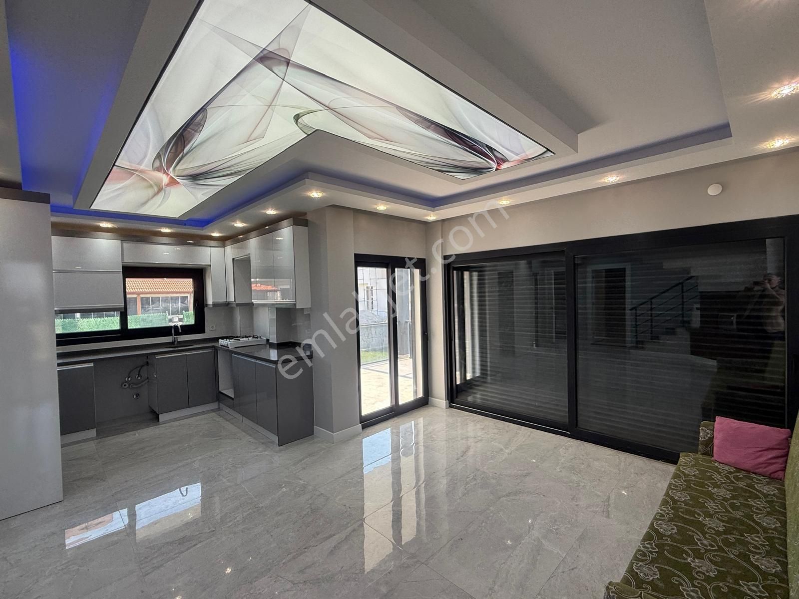 C.b. Route | Dikili'de Satılık Özel Tasarım Sıfır Lüks 6+1 Villa - Görsel 14