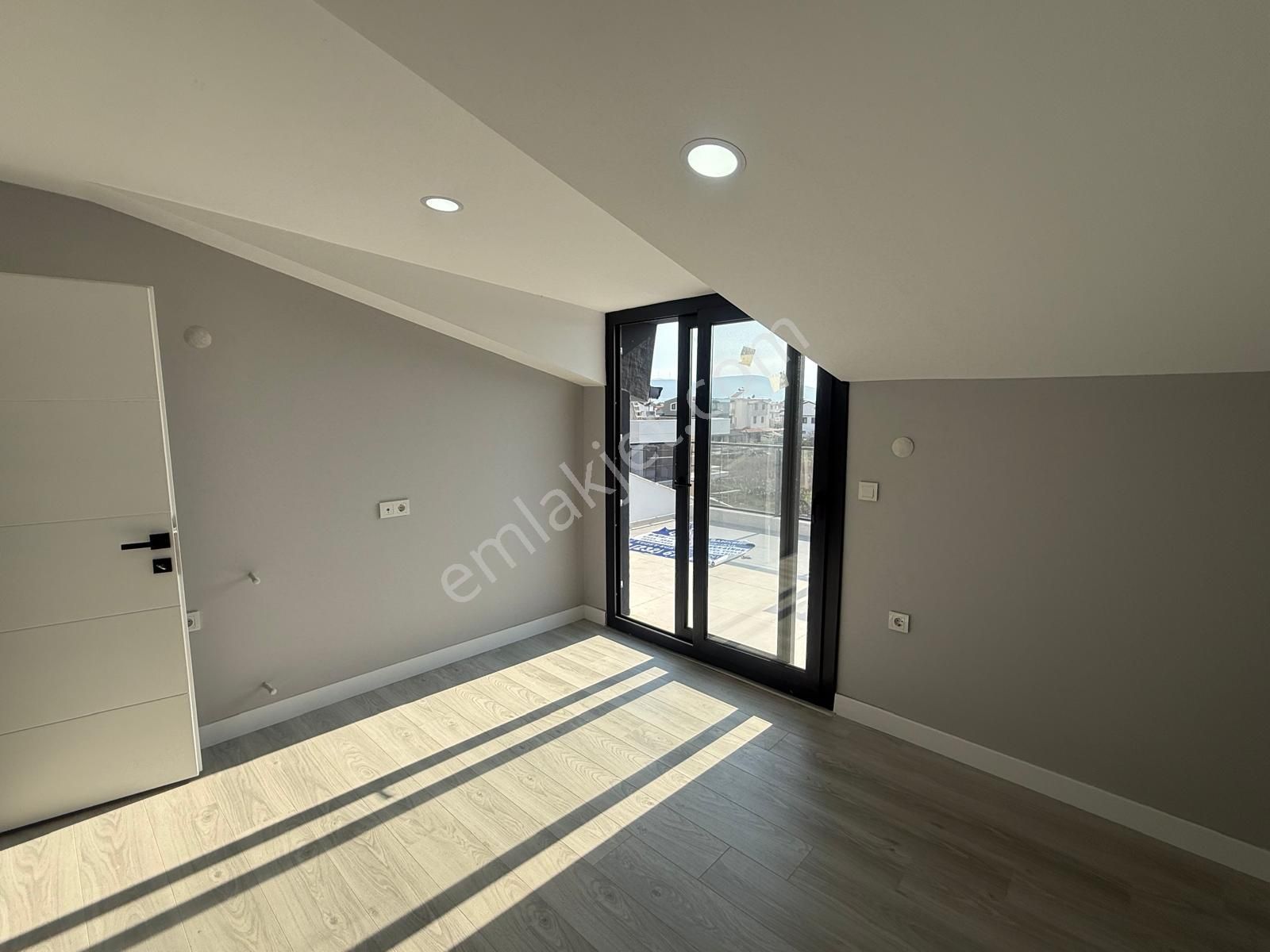 C.b. Route | Dikili'de Satılık Özel Tasarım Sıfır Lüks 6+1 Villa - Görsel 22