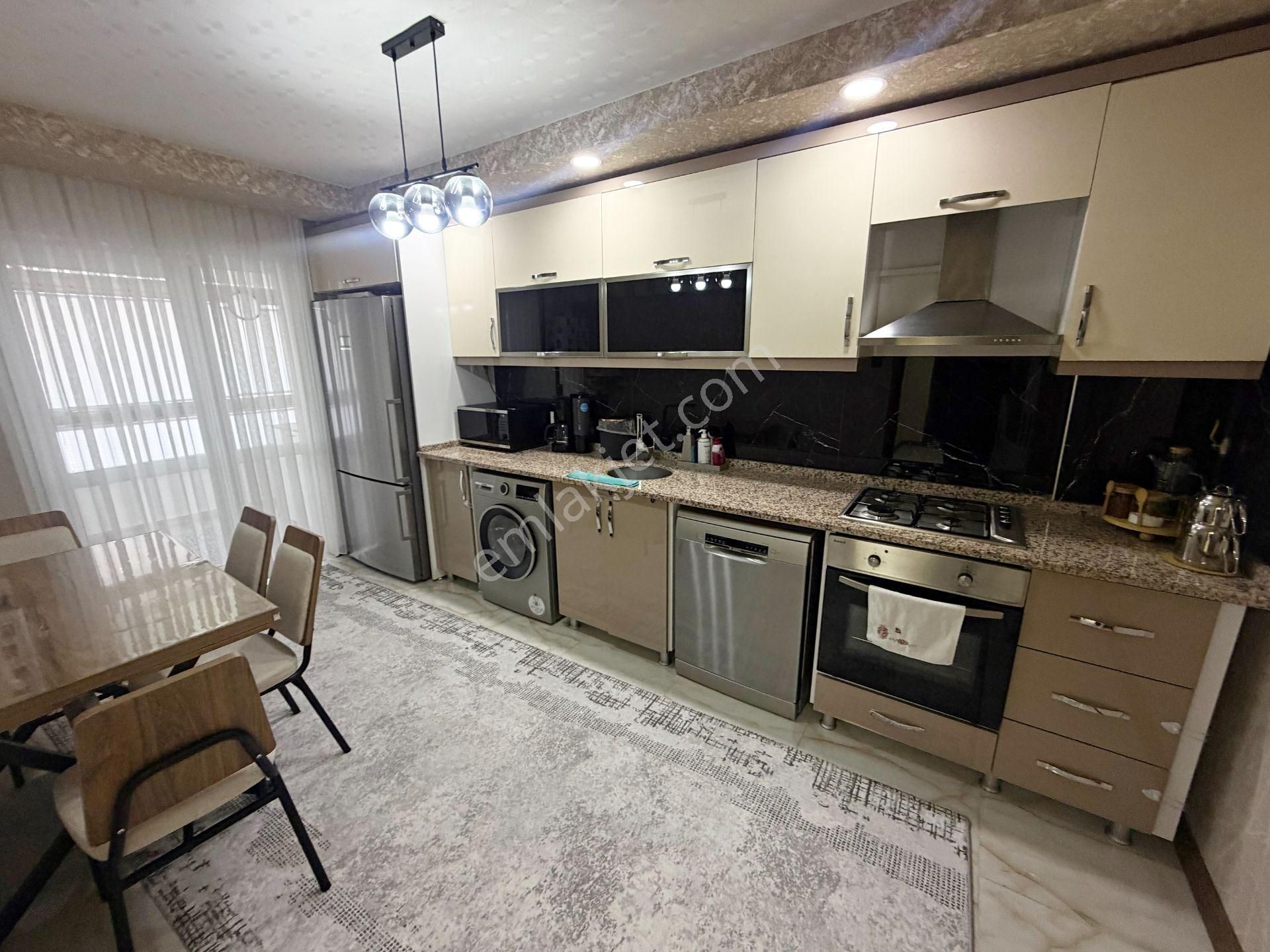 Cihandan Şehitkubilayda Selim Cadde Üzeri Ful Yapılı Satlık 3+1