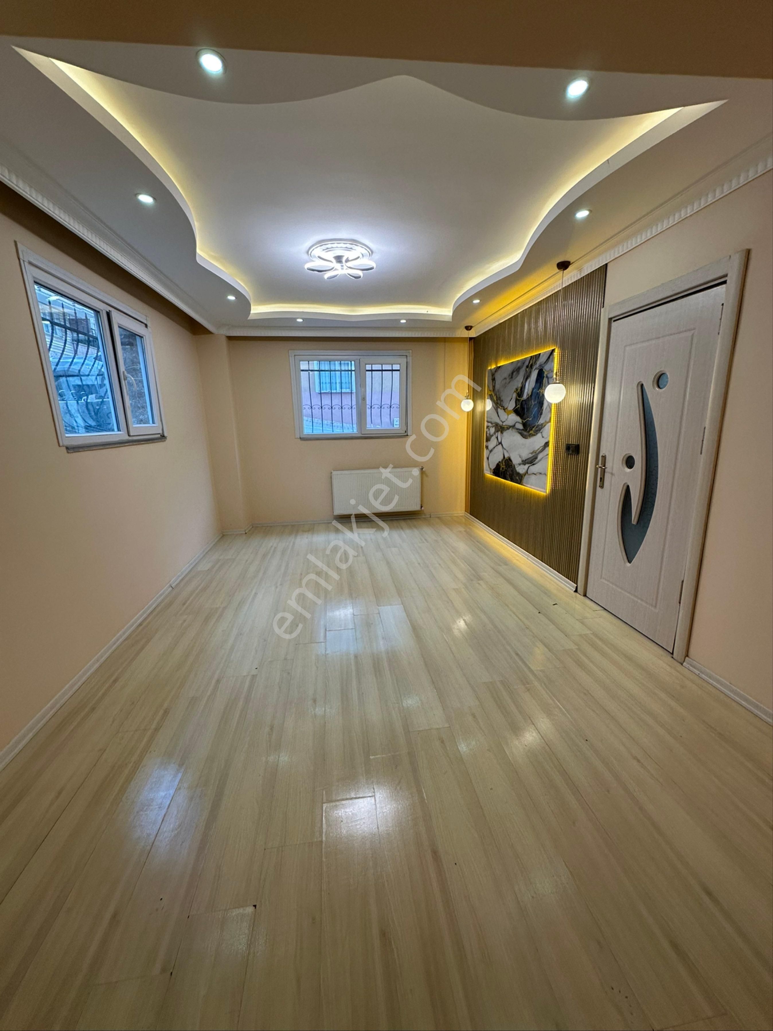 Yüksek Giriş Ayarında Hastanenin Dibinde Süper Daire