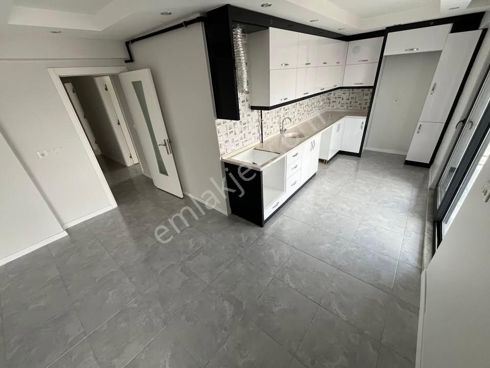 Beylikdüzü Cumhuriyet Mahallesinde Amerikan Mutfaklı 2+1 Geniş Arakat Dairemiz - Görsel 3