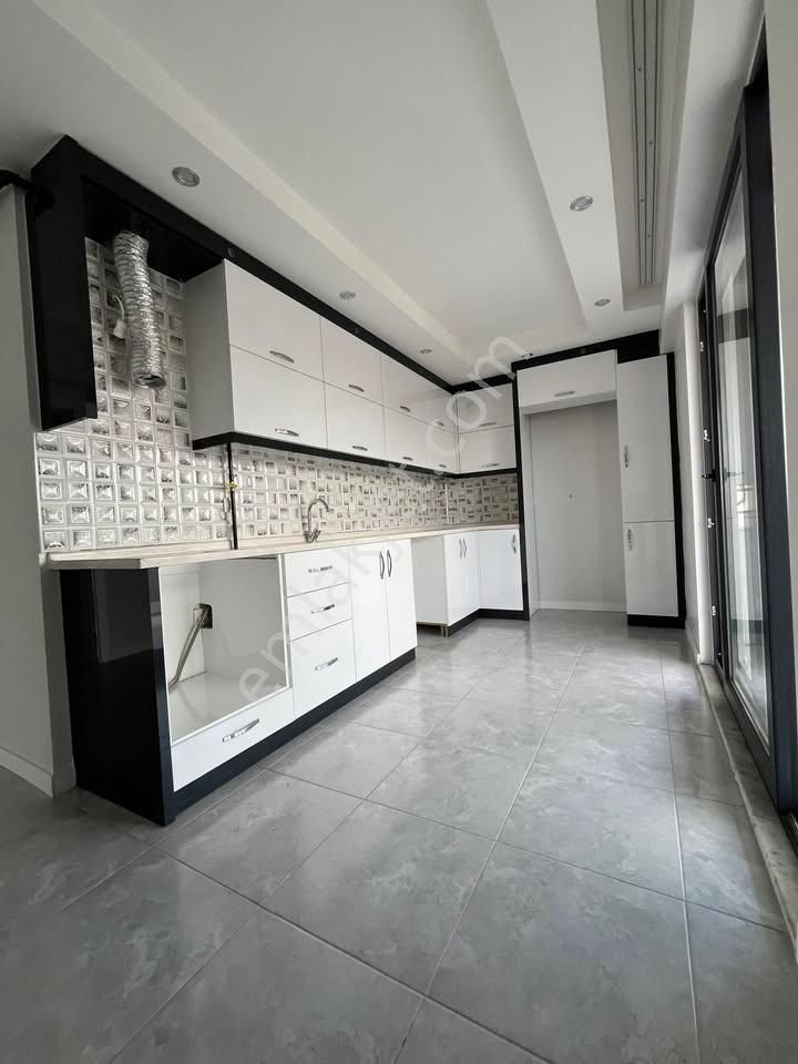 Beylikdüzü Cumhuriyet Mahallesinde Amerikan Mutfaklı 2+1 Geniş Arakat Dairemiz - Görsel 4