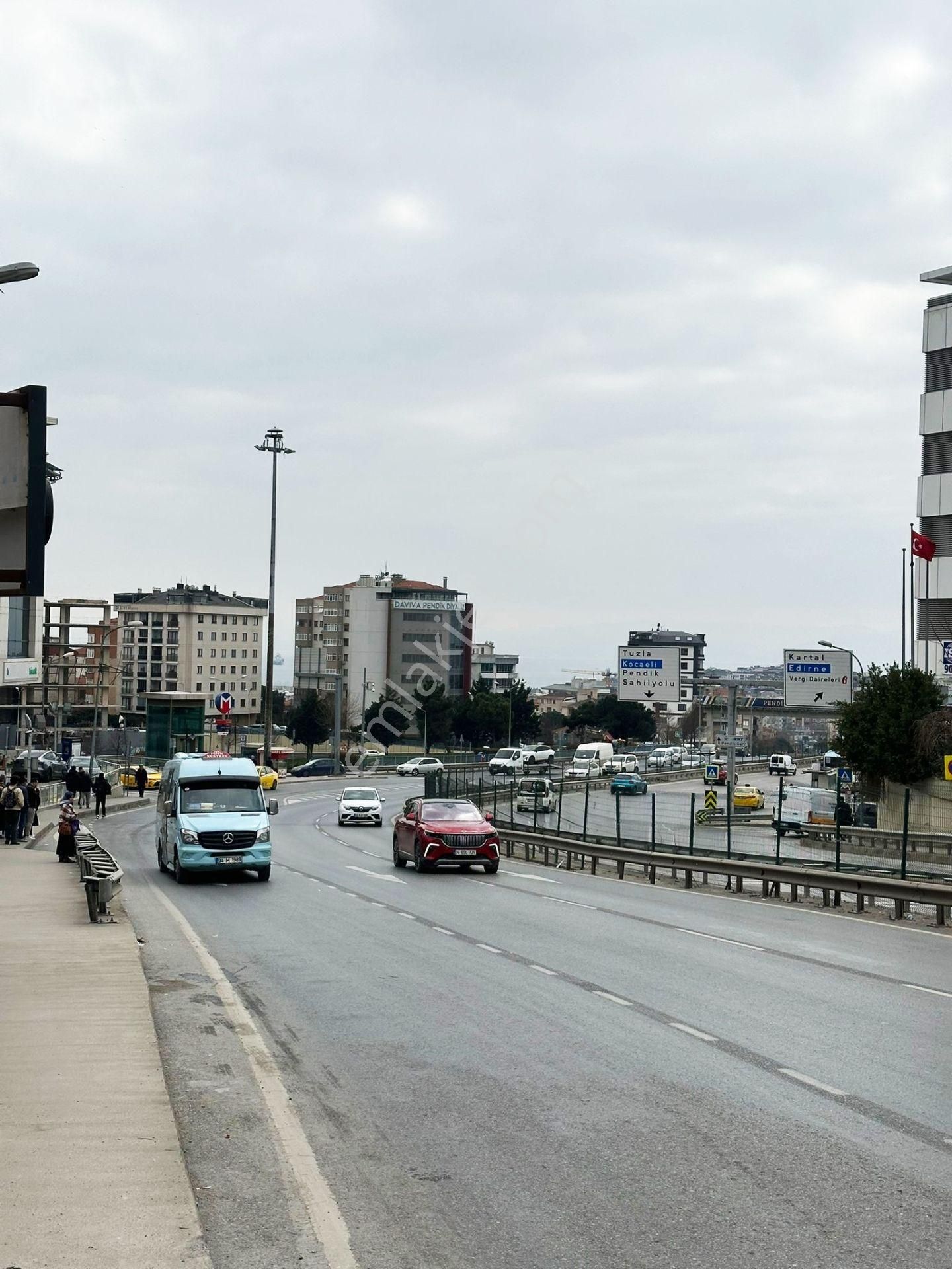Mertcan Dan Pendik Köprüsüne 100mt. Metronun Dibinde Boyalı 2+1 Kiralık