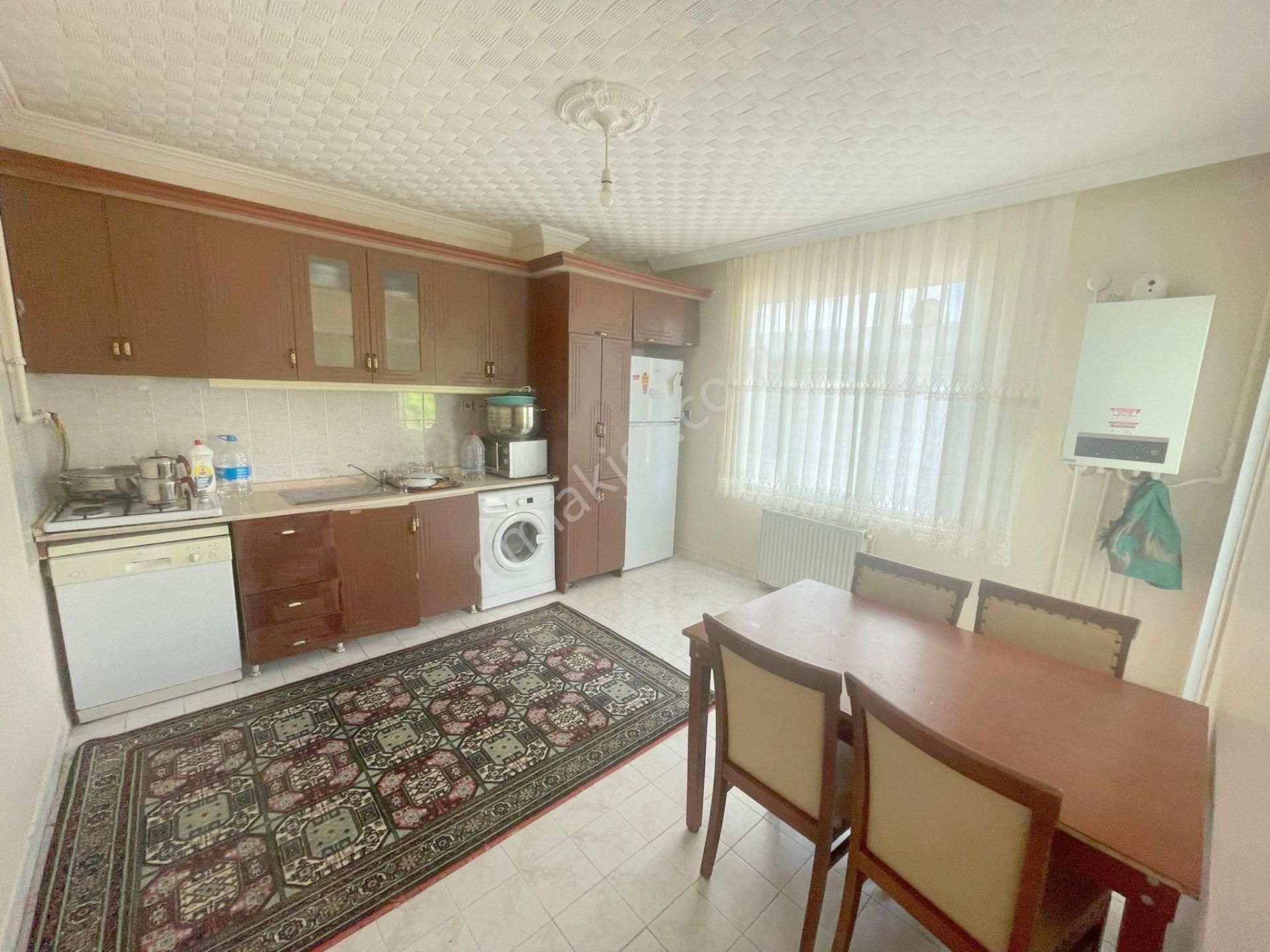 Mertcan'dan Ugetam Karşısında Balkonlu Eşyalı 3+1 Geniş Daire