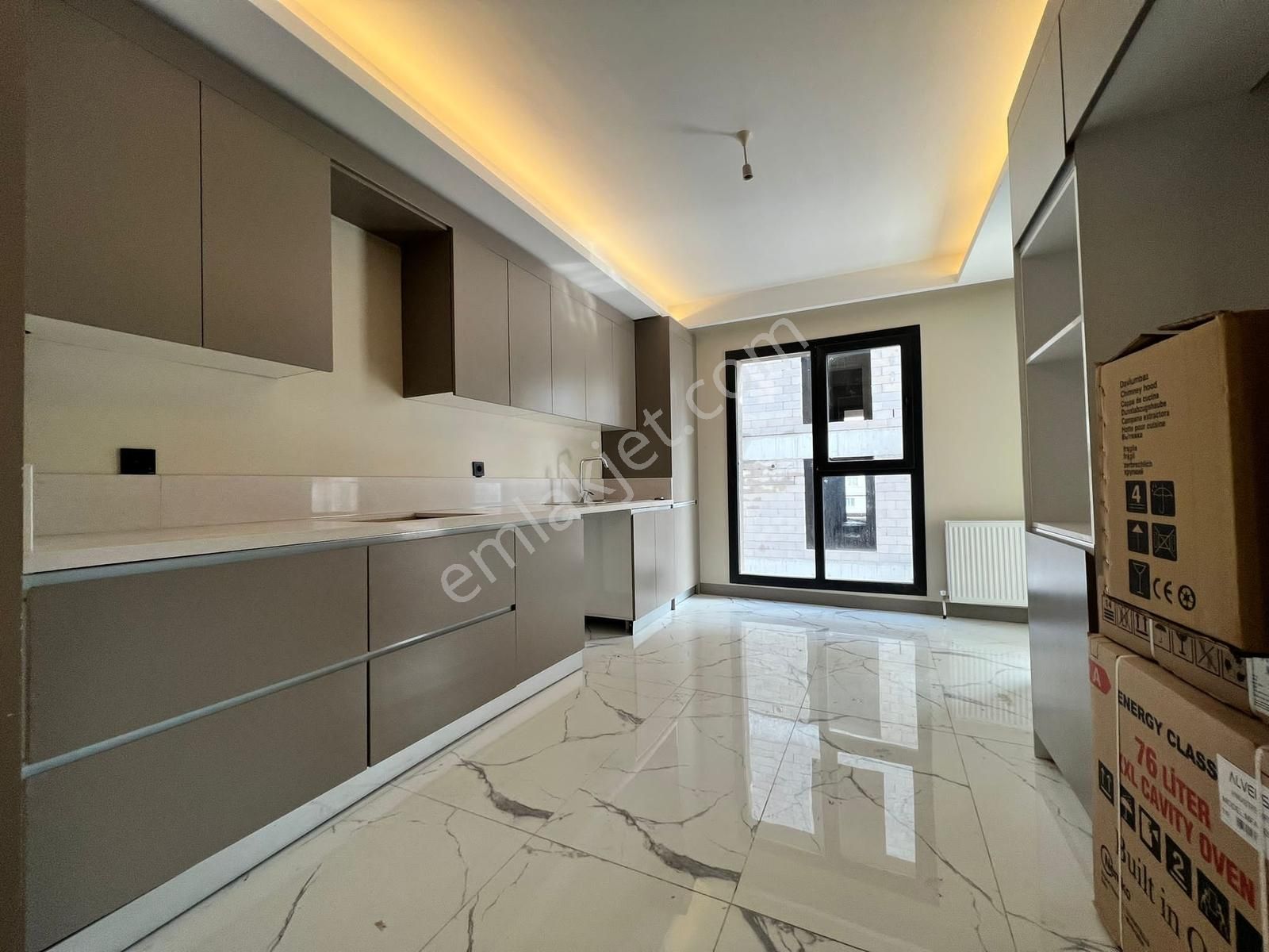 Yenikent Emlak'tan Ara Katta Kiralık 3+1 Daire