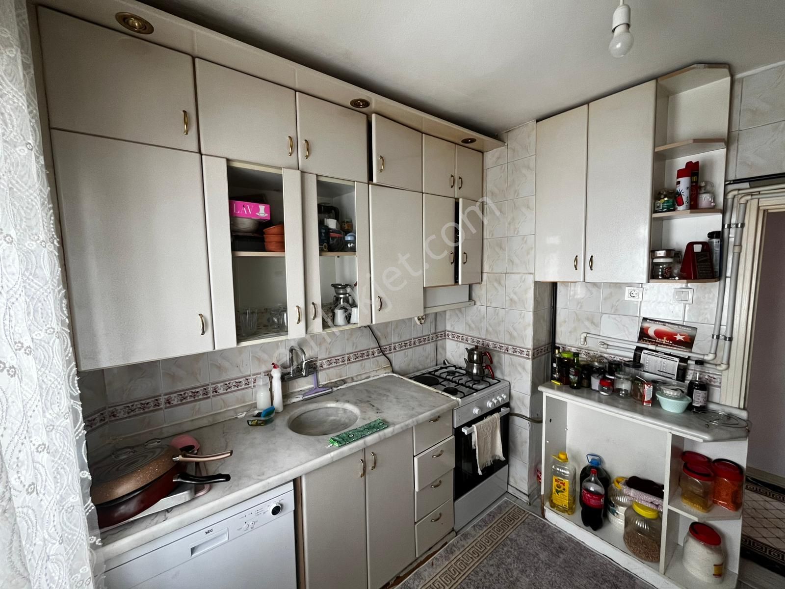 Es-as'tan Mareşalde Ara Katta Bağımsız 2+1 Kiralık Daire