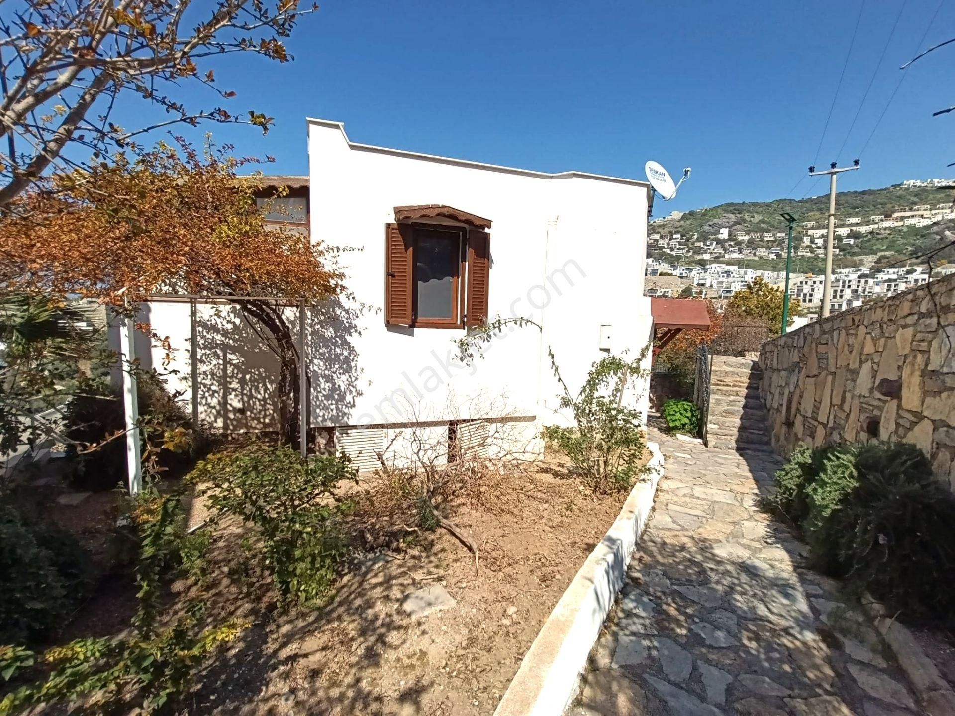 Gümüşlük’ün Kalbinde, Mavinin Her Tonuna Komşu: Tam Eşyalı 3+1 Villa - Görsel 8