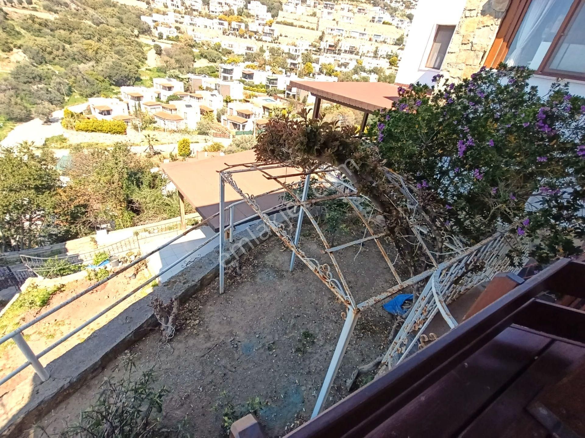 Gümüşlük’ün Kalbinde, Mavinin Her Tonuna Komşu: Tam Eşyalı 3+1 Villa - Görsel 11