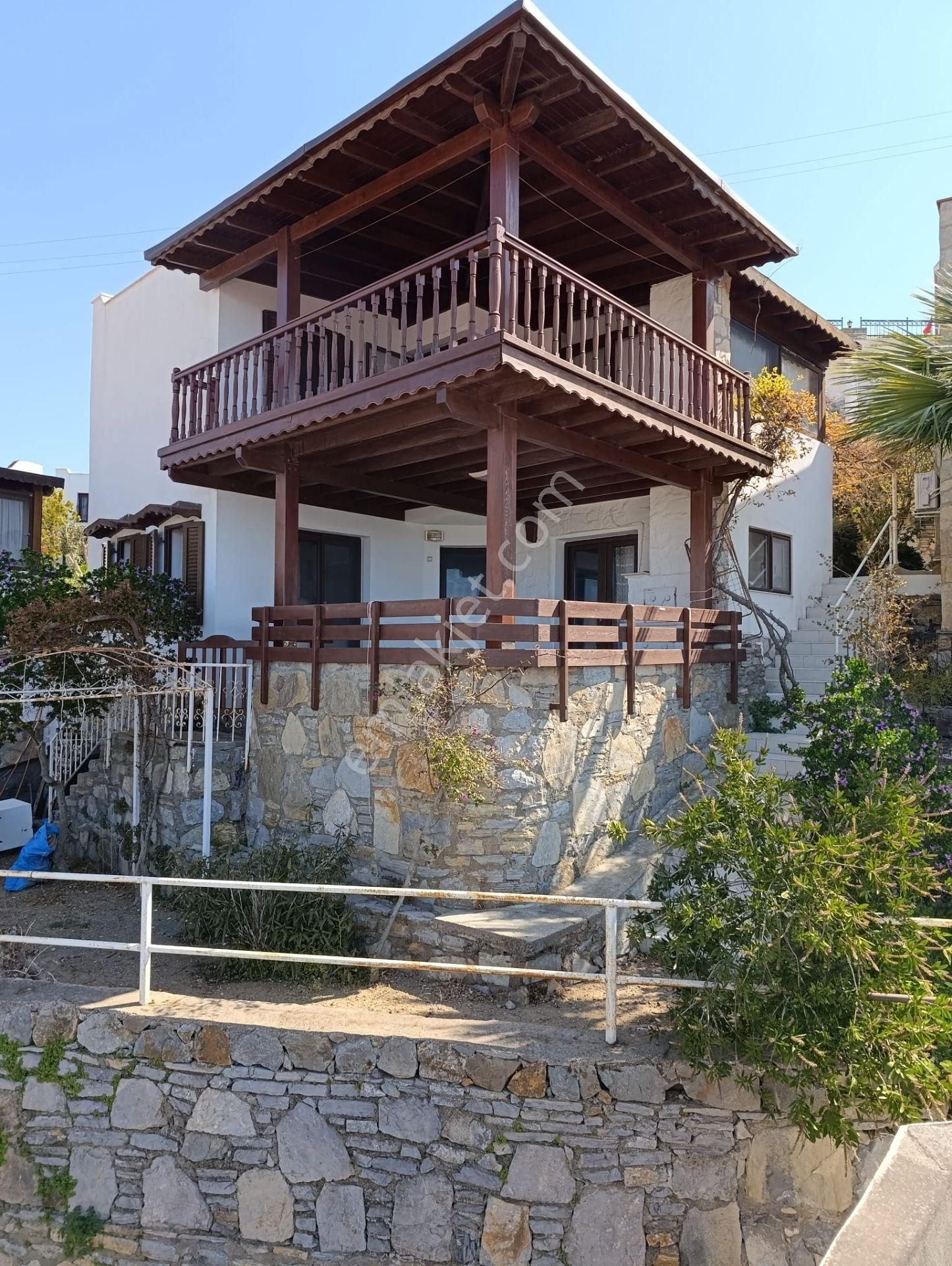 Gümüşlük’ün Kalbinde, Mavinin Her Tonuna Komşu: Tam Eşyalı 3+1 Villa - Görsel 3