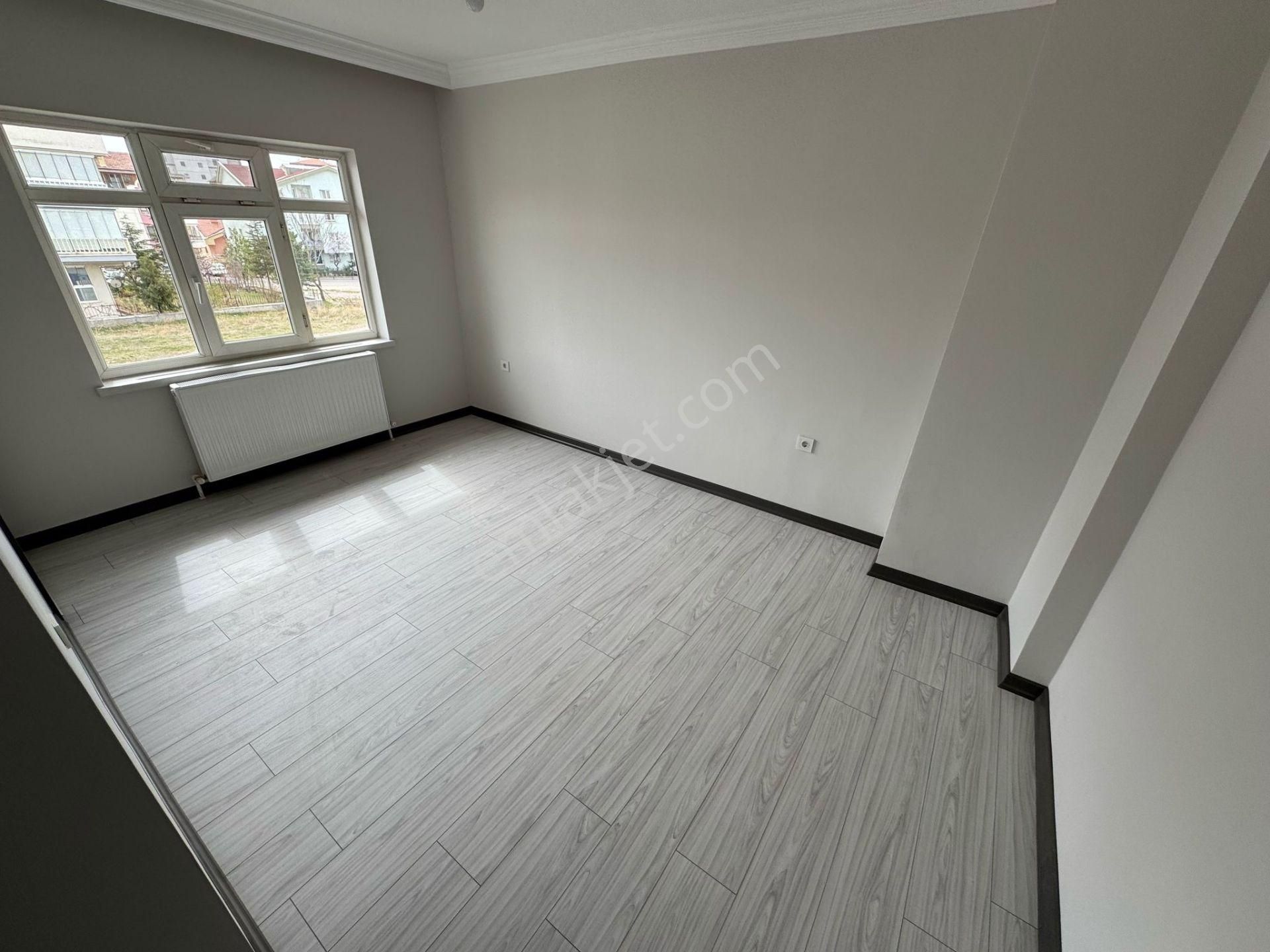 Çiçekli Cuma Pazarı Yakını 3+1 Çift Banyolu Full Yapılı Ön Cephe - Görsel 16