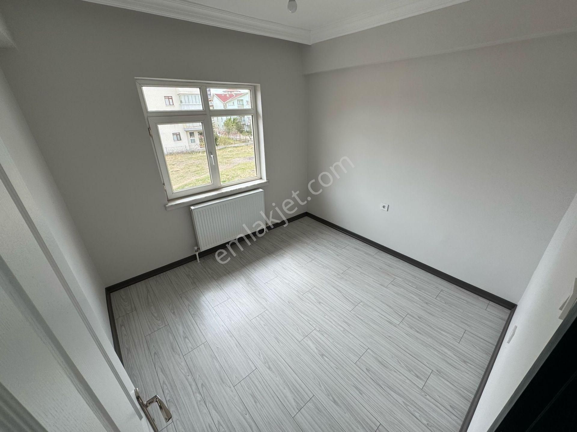 Çiçekli Cuma Pazarı Yakını 3+1 Çift Banyolu Full Yapılı Ön Cephe - Görsel 22