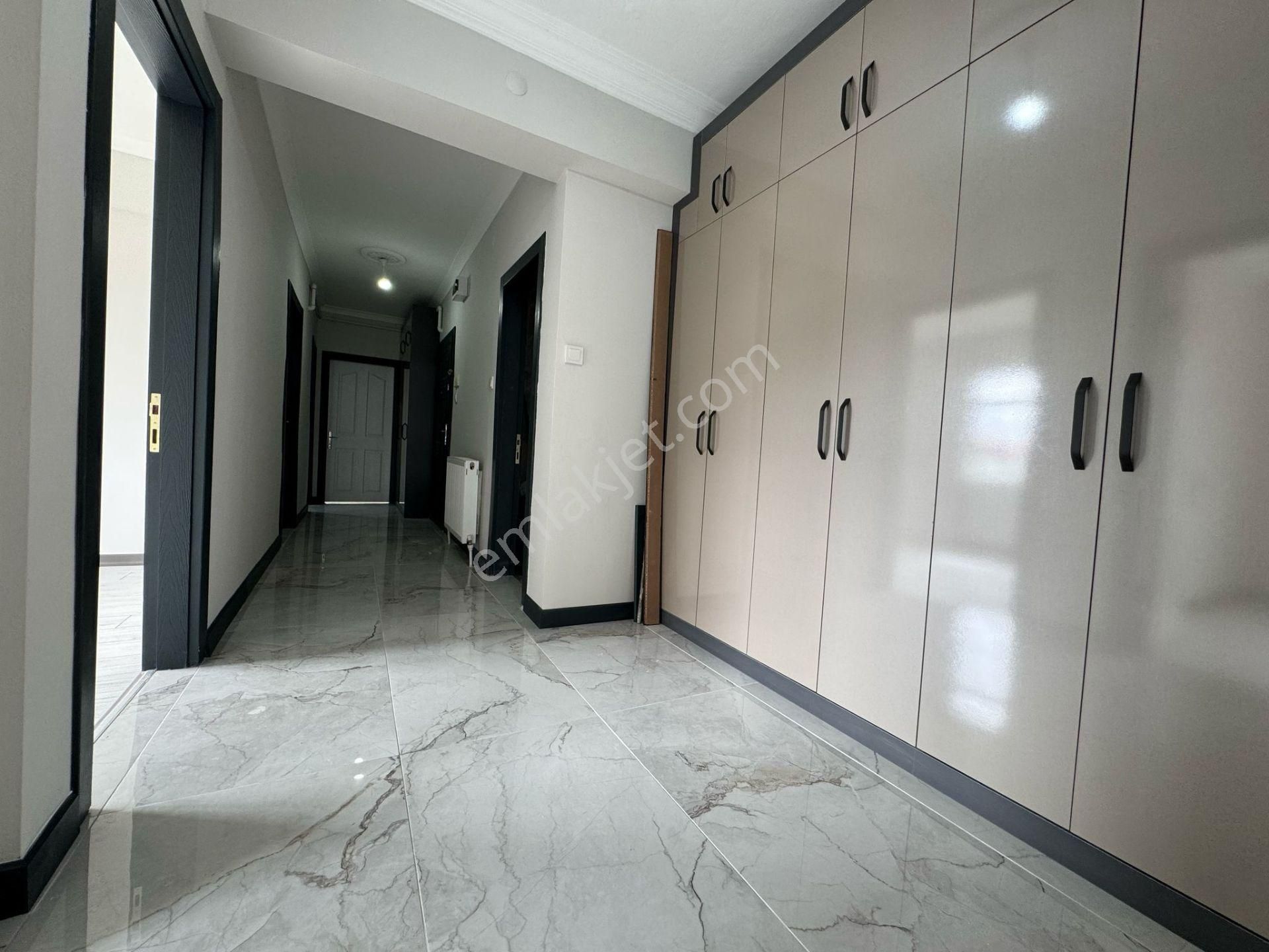 Çiçekli Cuma Pazarı Yakını 3+1 Çift Banyolu Full Yapılı Ön Cephe - Görsel 9