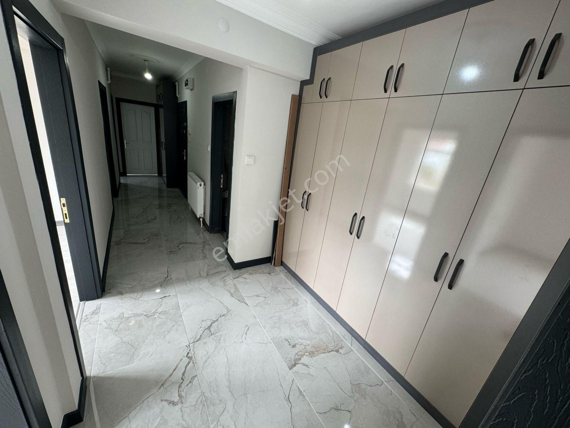 Çiçekli Cuma Pazarı Yakını 3+1 Çift Banyolu Full Yapılı Ön Cephe - Görsel 12