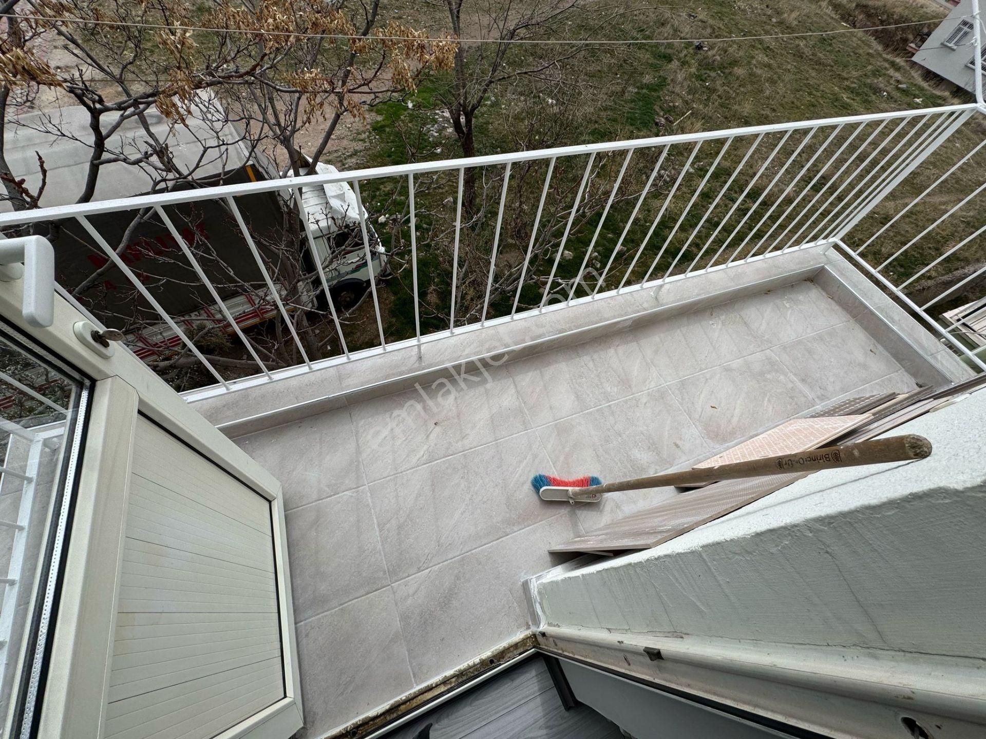 Çiçekli Cuma Pazarı Yakını 3+1 Çift Banyolu Full Yapılı Ön Cephe - Görsel 25