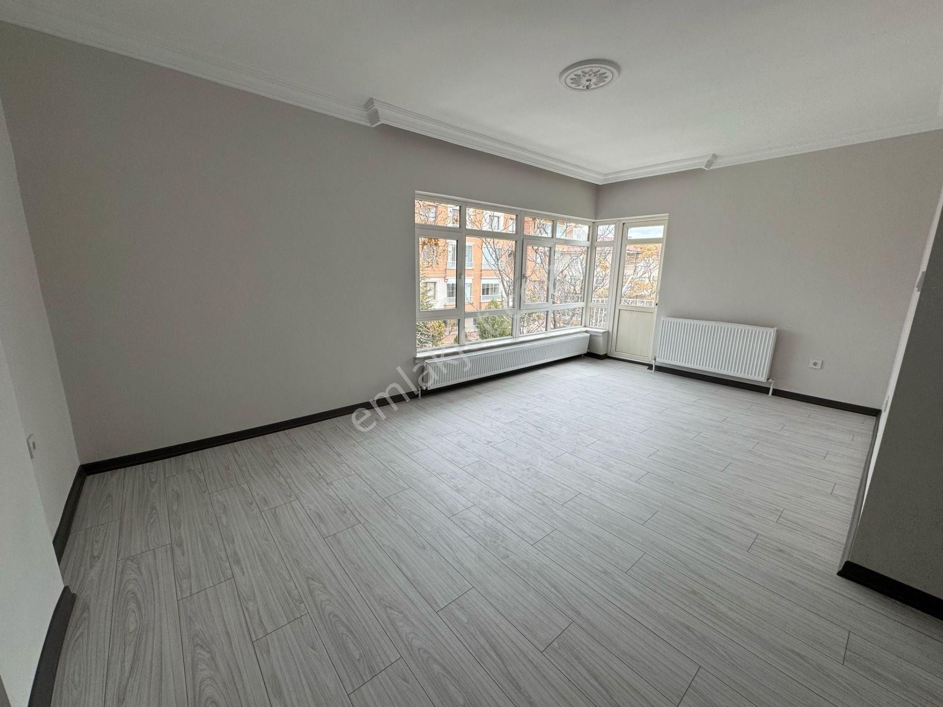 Çiçekli Cuma Pazarı Yakını 3+1 Çift Banyolu Full Yapılı Ön Cephe - Görsel 26