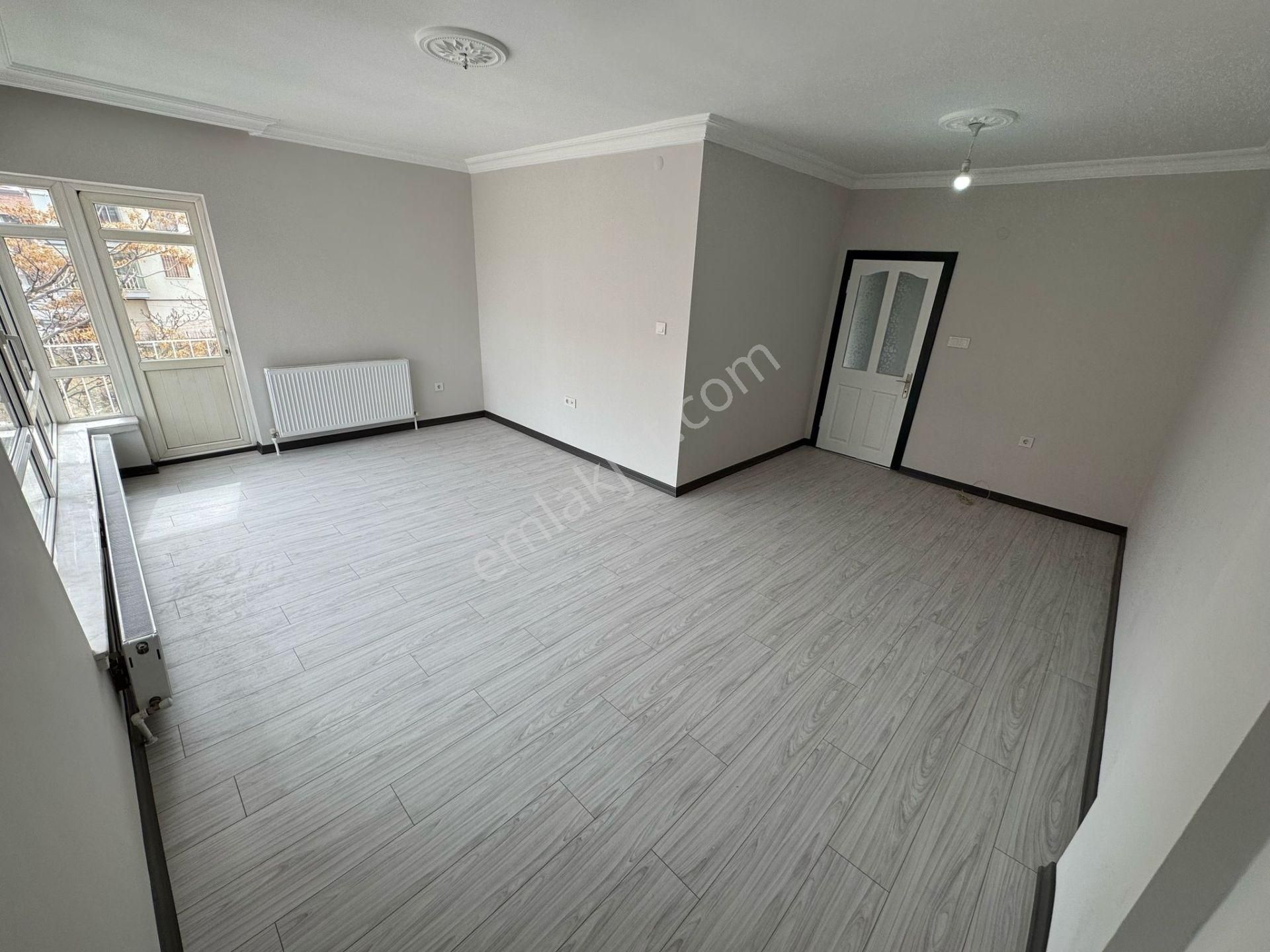 Çiçekli Cuma Pazarı Yakını 3+1 Çift Banyolu Full Yapılı Ön Cephe - Görsel 11