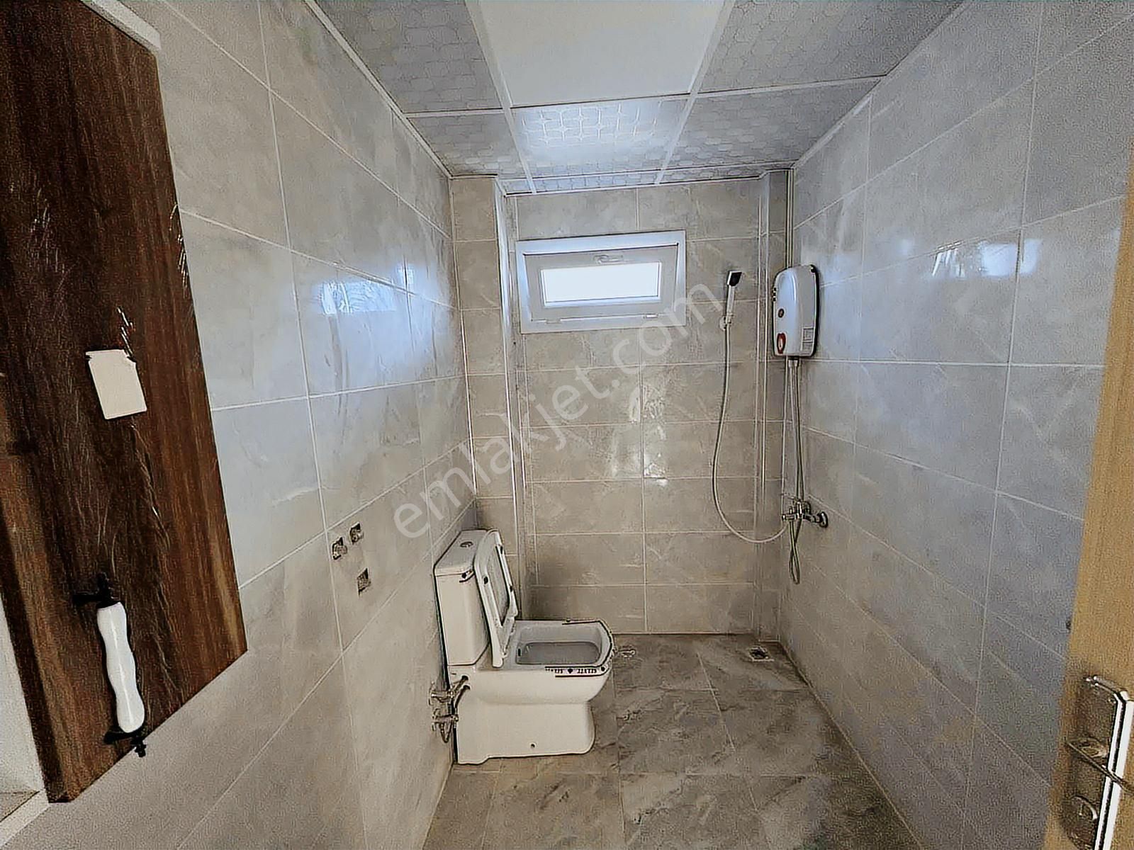 Kuşadası Davutlar Merkezde Deniz Manzaralı Kiralık 1+1 Daire - Görsel 5