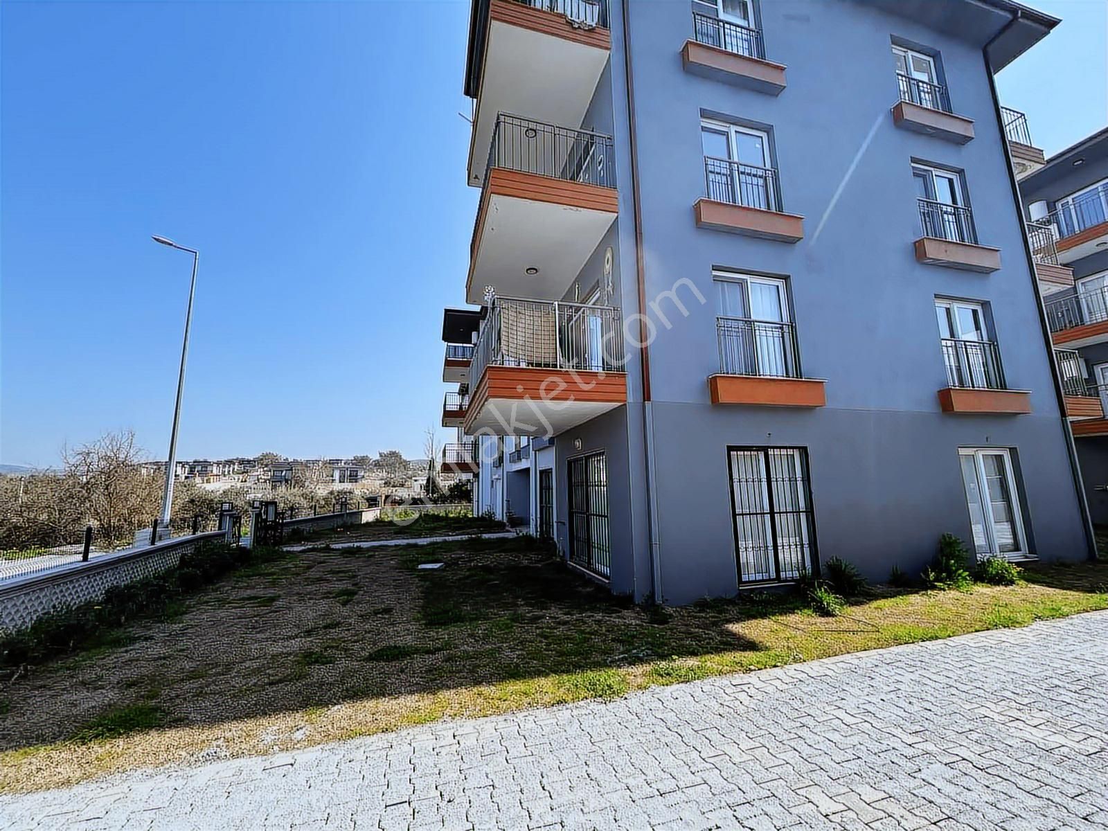 Kuşadası Davutlar Merkezde Deniz Manzaralı Kiralık 1+1 Daire - Görsel 13