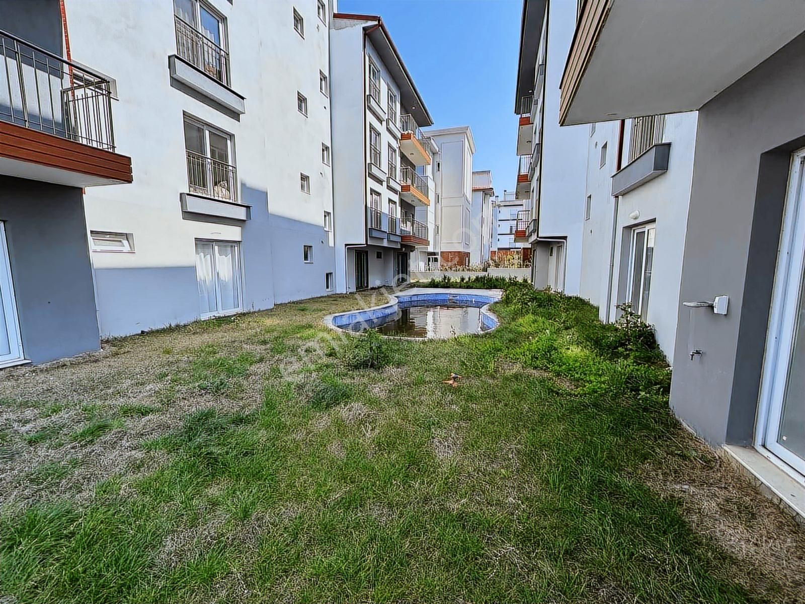 Kuşadası Davutlar Merkezde Deniz Manzaralı Kiralık 1+1 Daire - Görsel 22