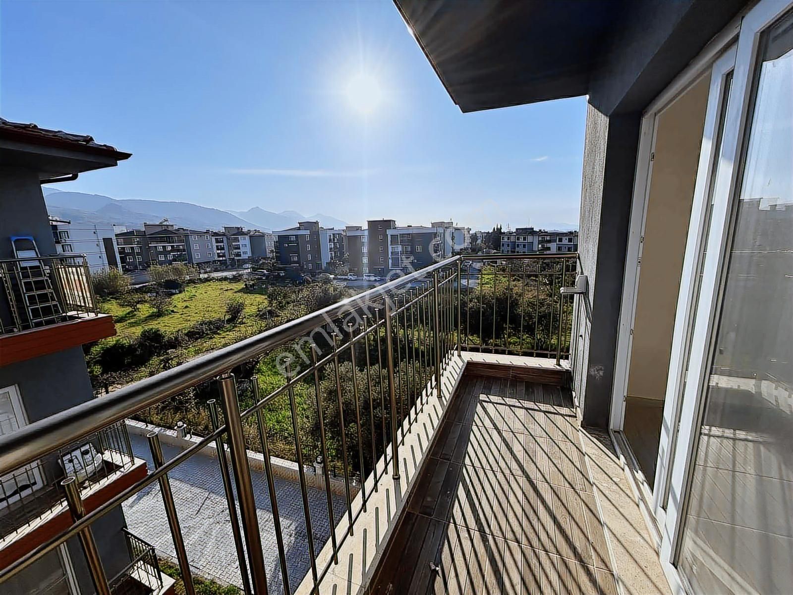 Kuşadası Davutlar Merkezde Deniz Manzaralı Kiralık 1+1 Daire - Görsel 3