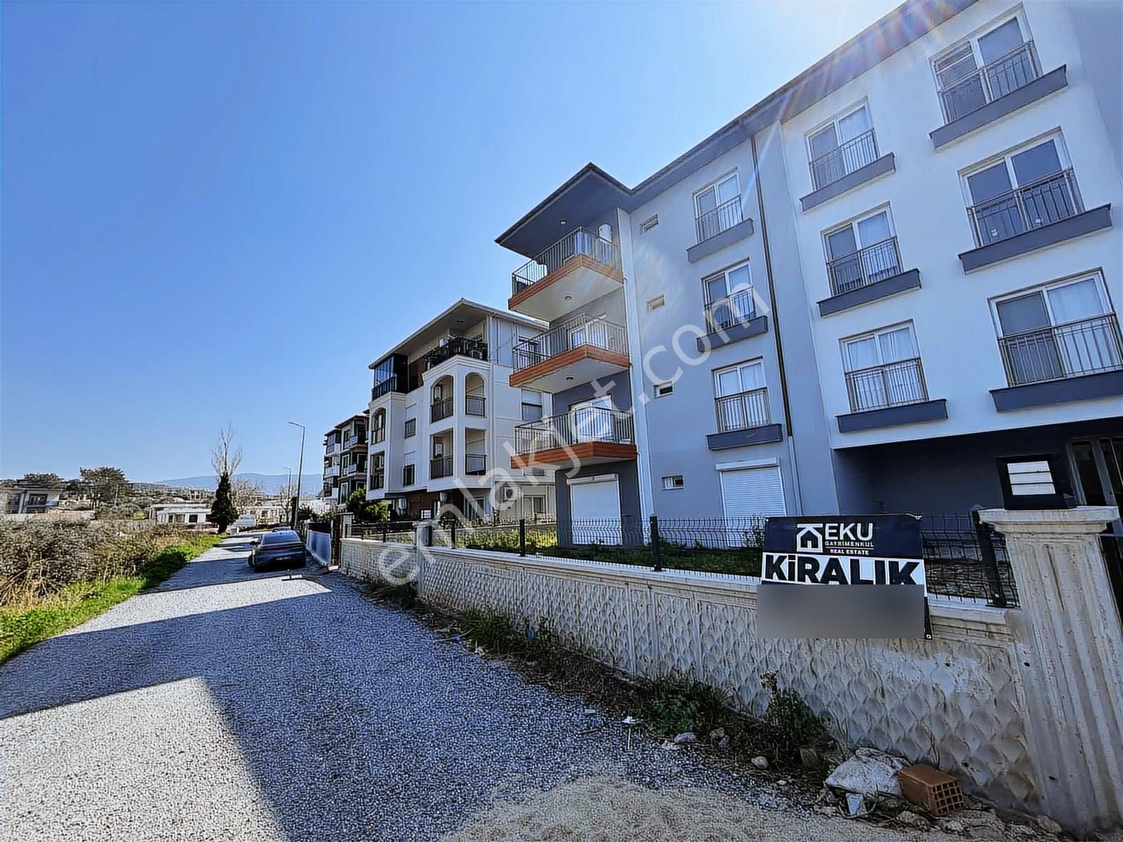 Kuşadası Davutlar Merkezde Deniz Manzaralı Kiralık 1+1 Daire - Görsel 17