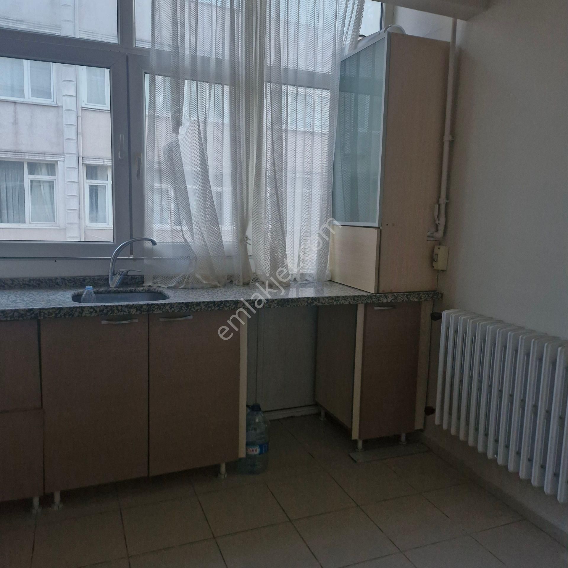 Akşenden Fatih Çapa Küçükhamamda 2.kat 2+1 100m² Full Yapılı - Görsel 3