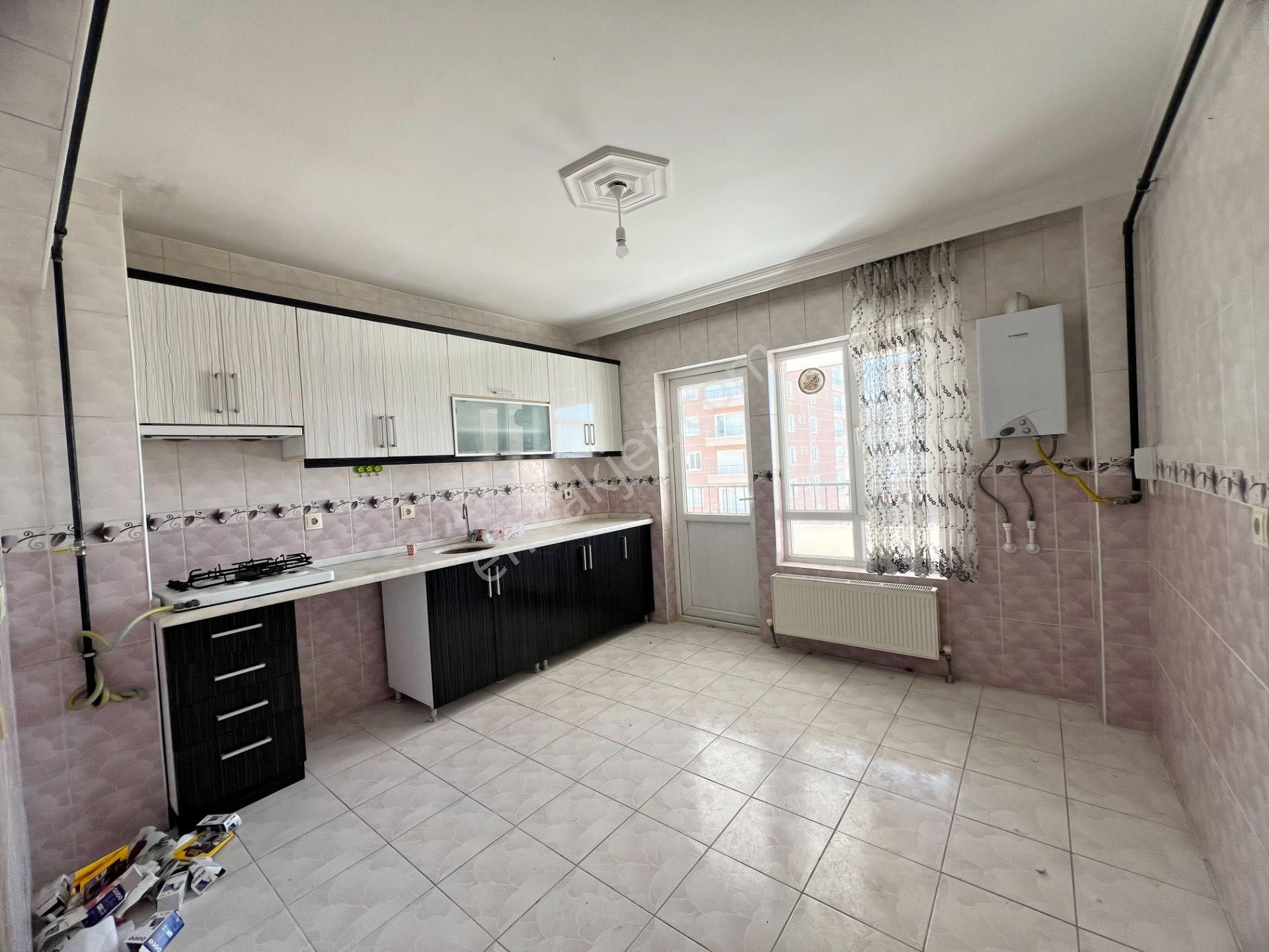 Cihandan Barıştepe Mah Demirdağ Cadde Üzeri Satlık 3+1 Daire - Görsel 2