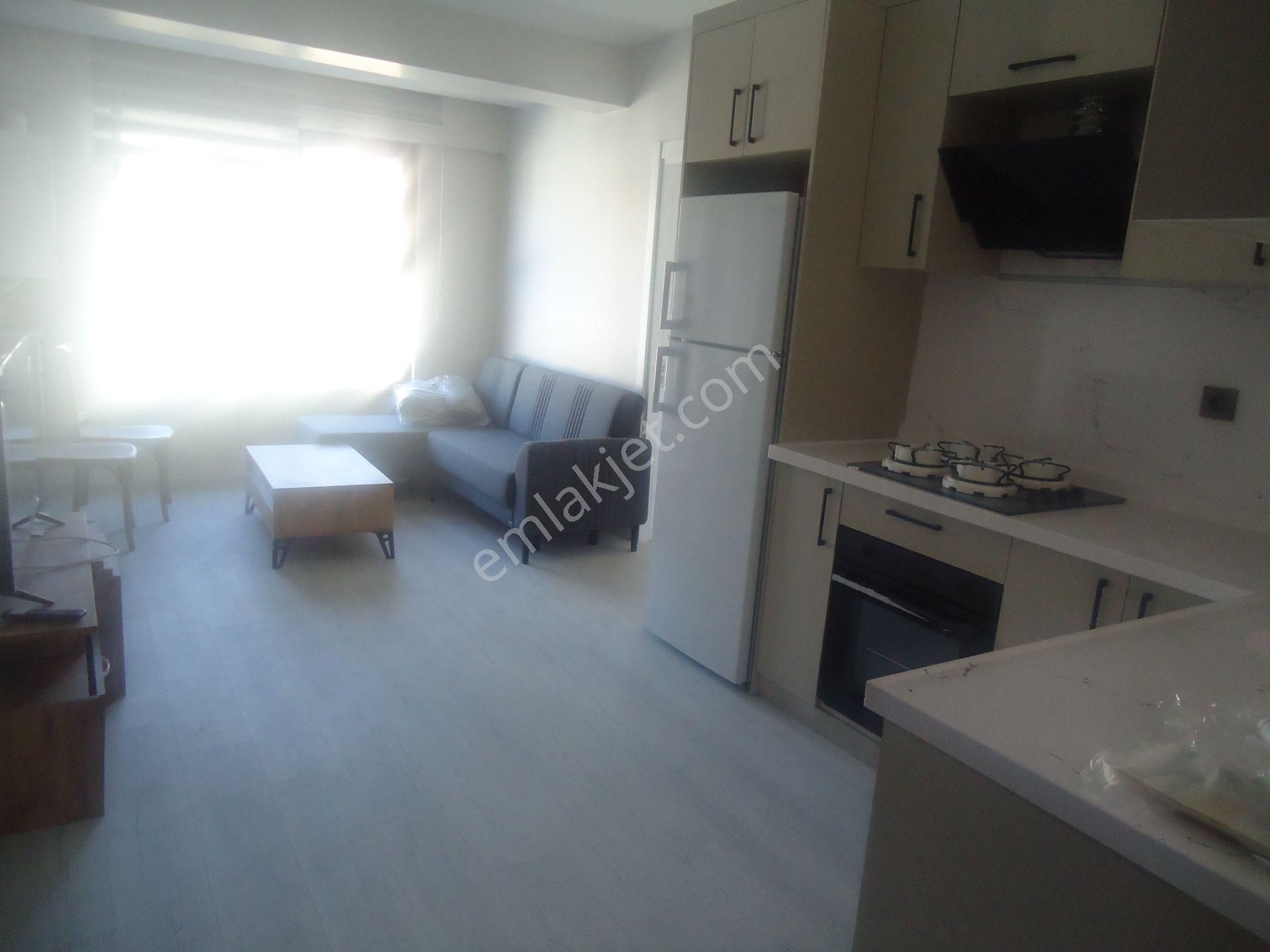 Krc'den Merkezi Konumda Cadde Üzeri Eşyalı Kiralık 1+1 Daire - Görsel 6