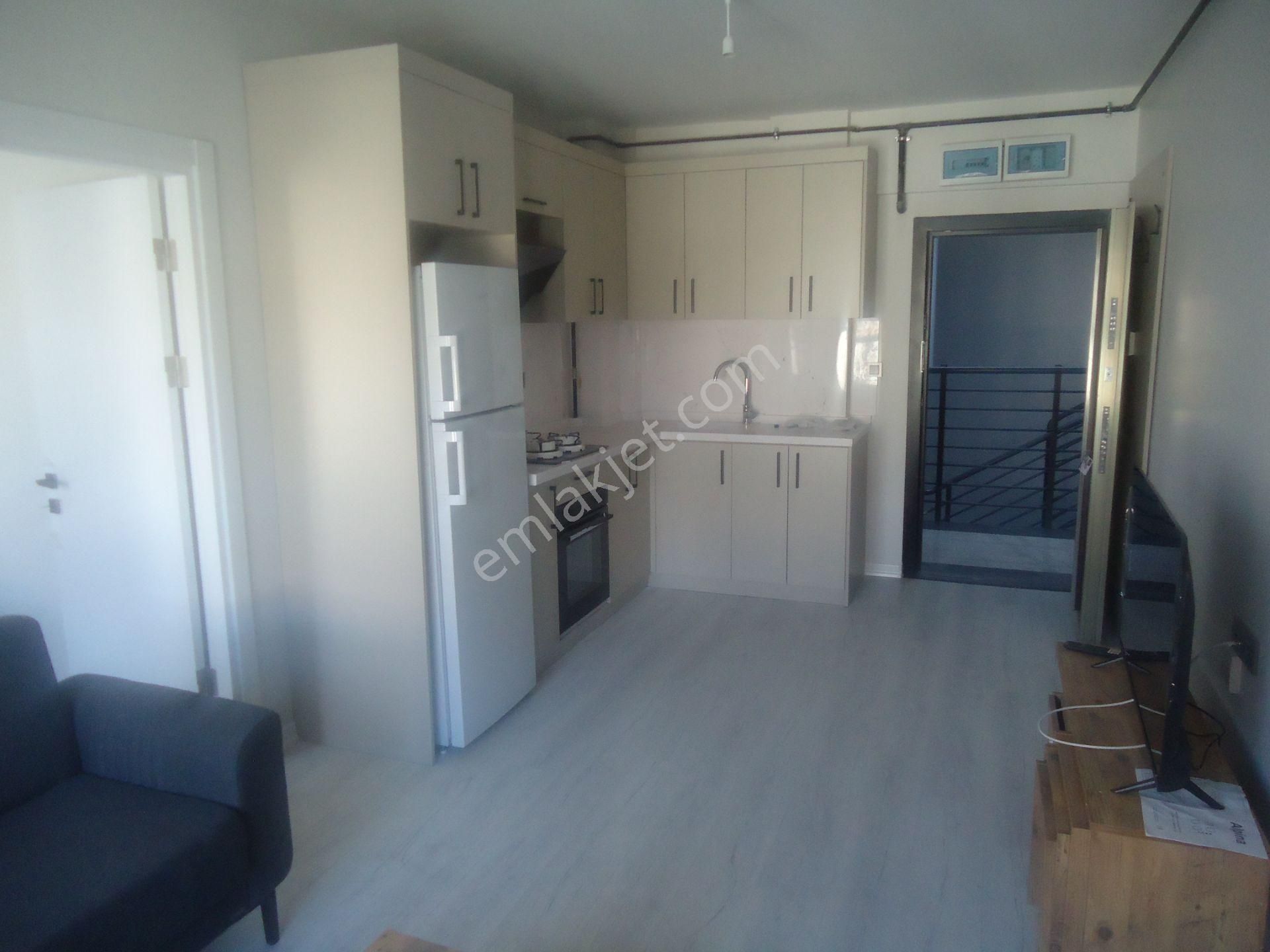 Krc'den Merkezi Konumda Cadde Üzeri Eşyalı Kiralık 1+1 Daire - Görsel 7