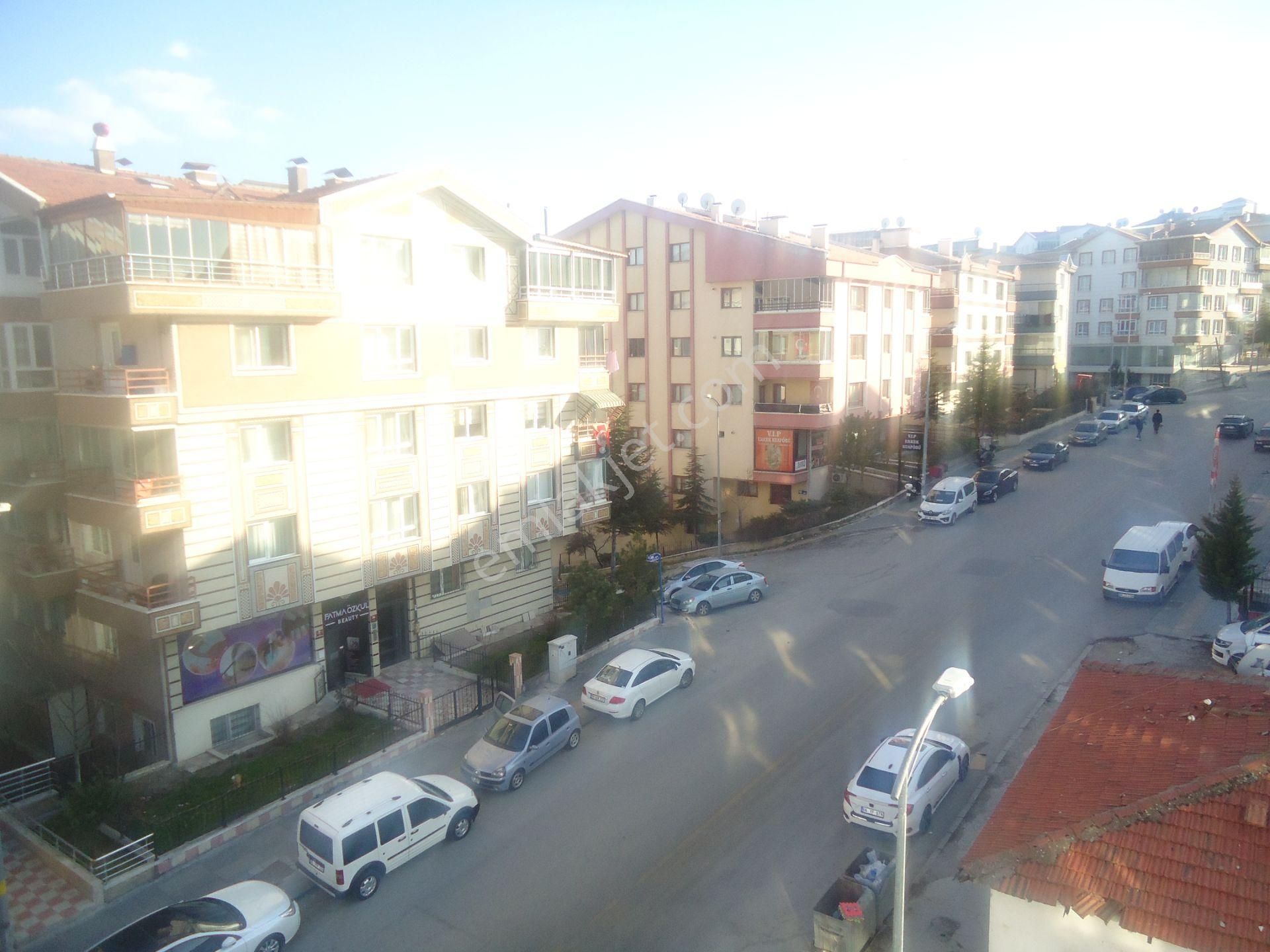 Krc'den Merkezi Konumda Cadde Üzeri Eşyalı Kiralık 1+1 Daire - Görsel 15