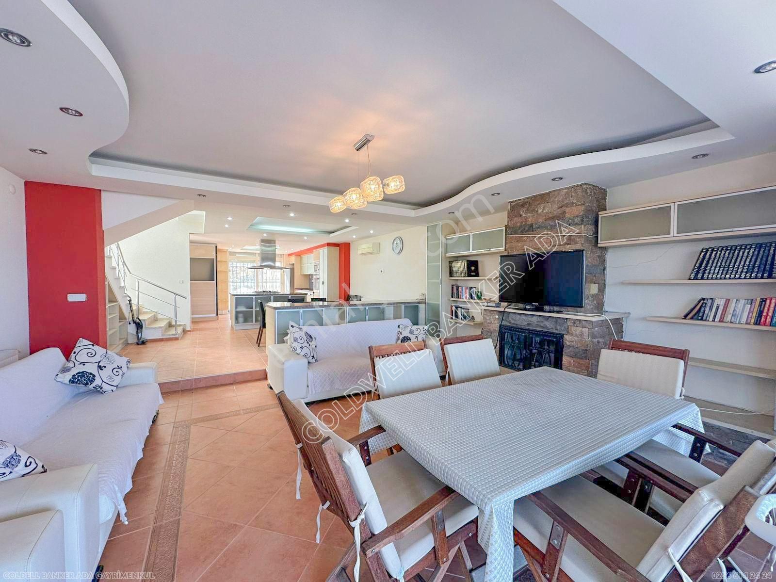 Kuşadası Efe Konakları'nda Deniz Manzaralı Eşyalı Tripleks Villa - Görsel 3