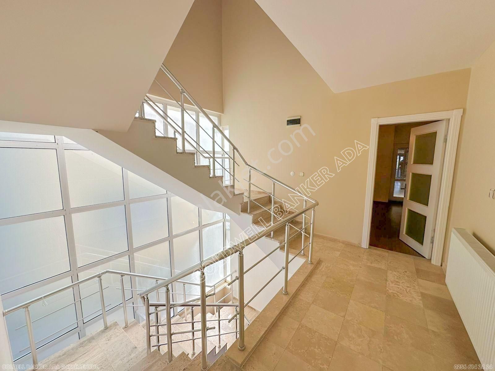 Kuşadası Efe Konakları'nda Deniz Manzaralı Eşyalı Tripleks Villa - Görsel 13