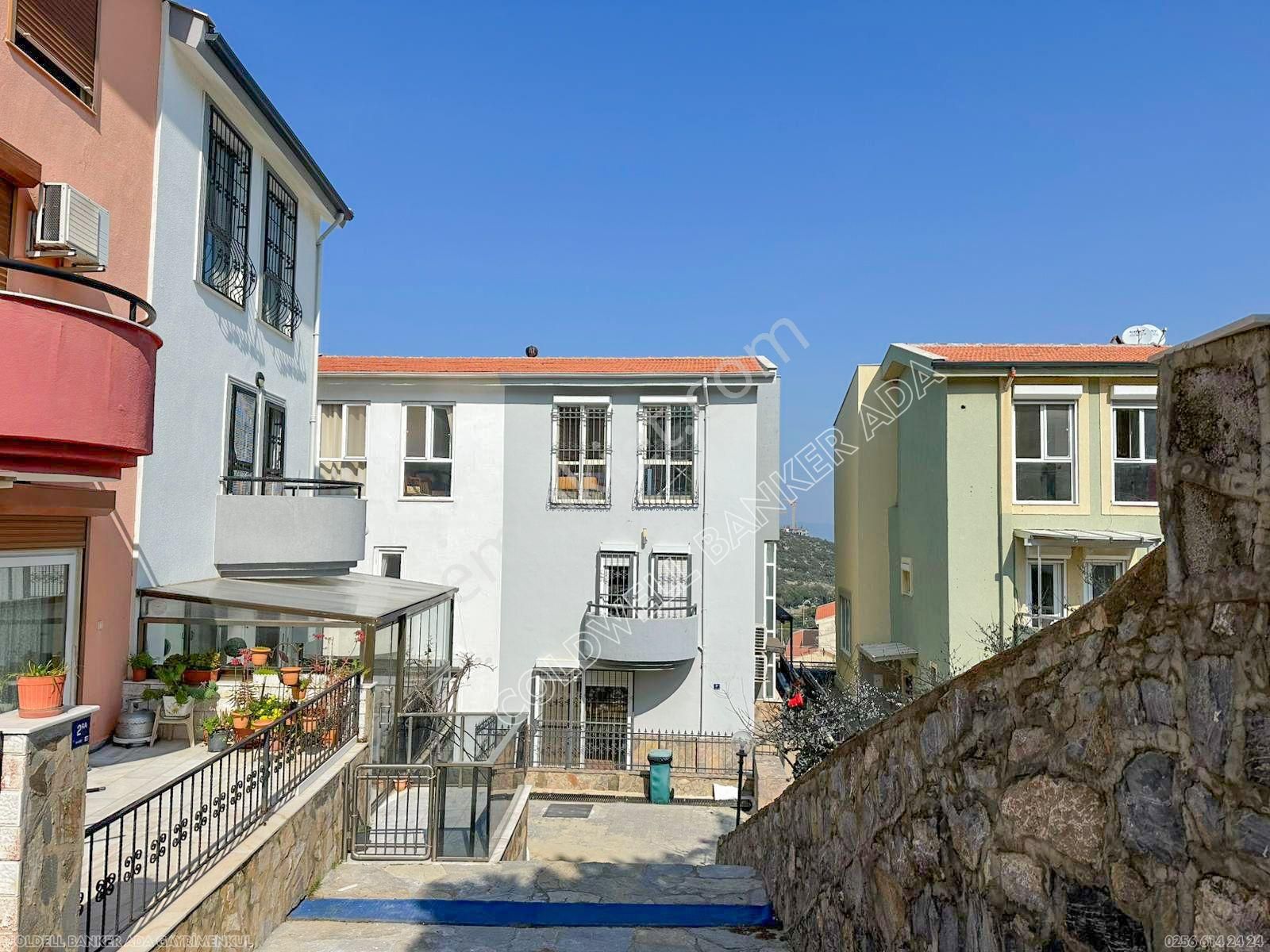 Kuşadası Efe Konakları'nda Deniz Manzaralı Eşyalı Tripleks Villa - Görsel 44
