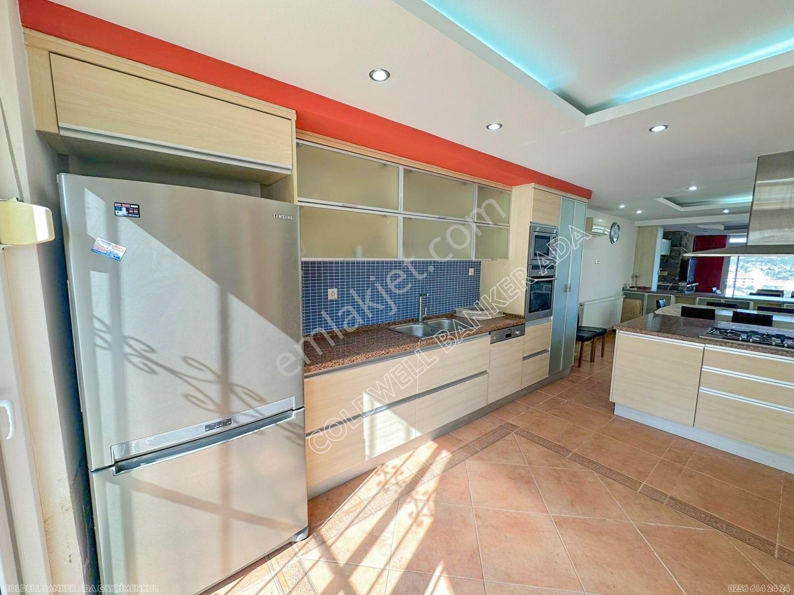 Kuşadası Efe Konakları'nda Deniz Manzaralı Eşyalı Tripleks Villa - Görsel 25