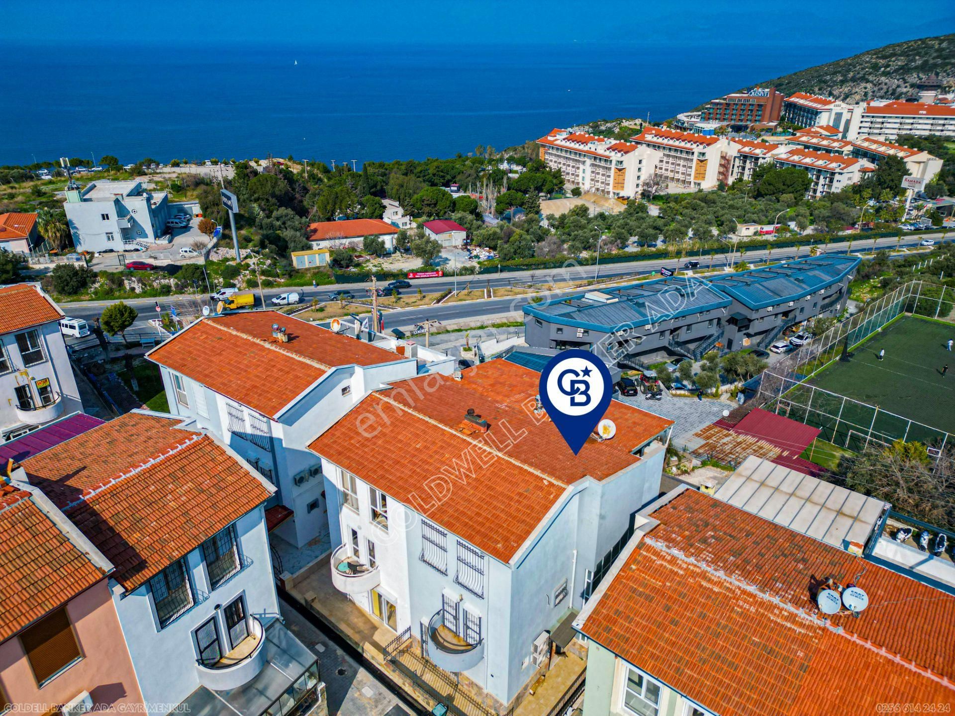 Kuşadası Efe Konakları'nda Deniz Manzaralı Eşyalı Tripleks Villa