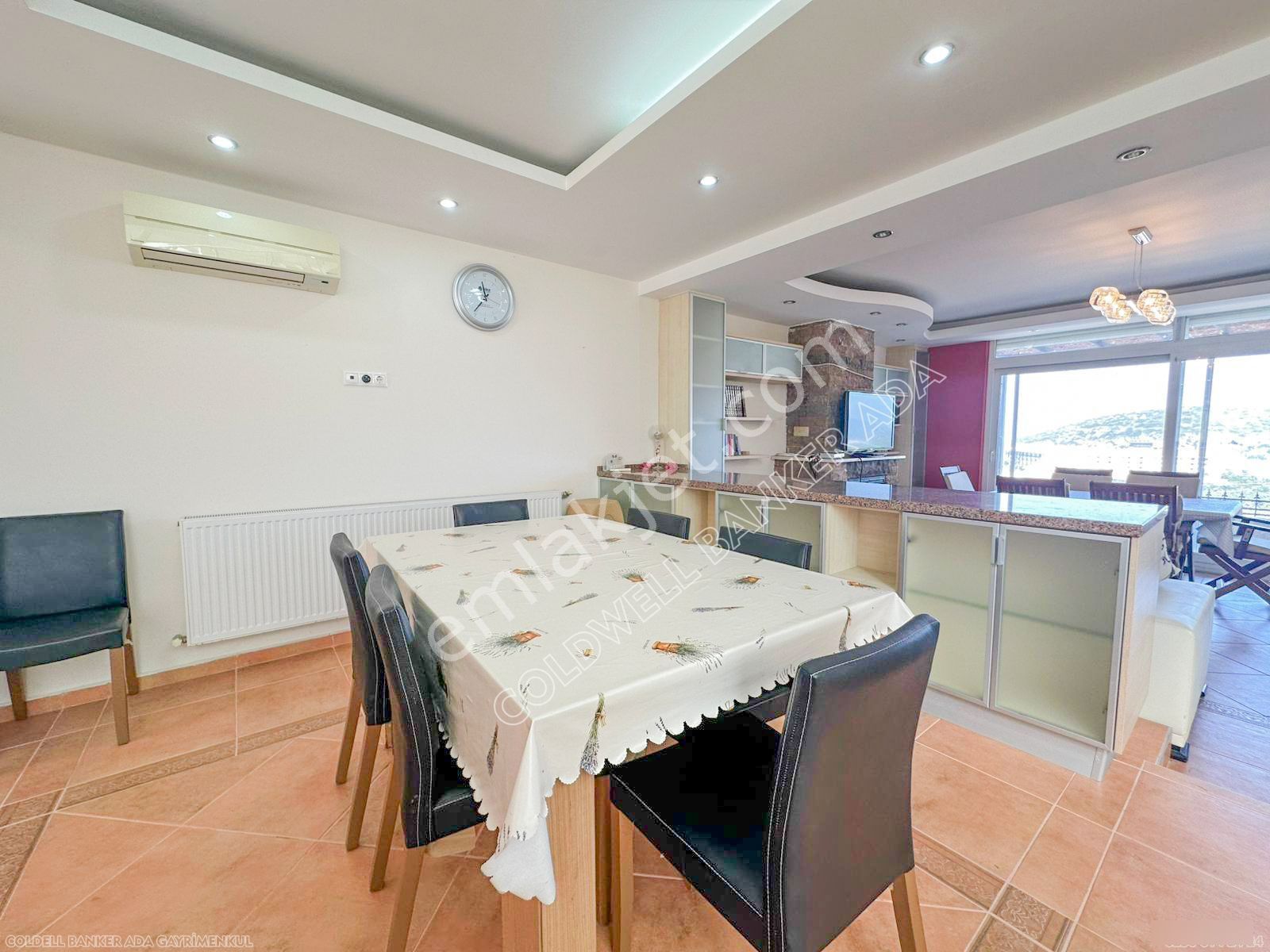 Kuşadası Efe Konakları'nda Deniz Manzaralı Eşyalı Tripleks Villa - Görsel 22