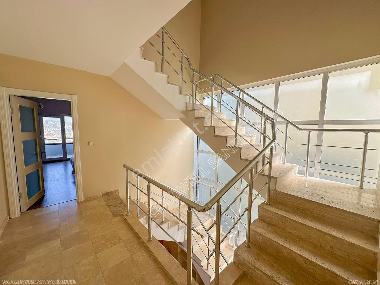 Kuşadası Efe Konakları'nda Deniz Manzaralı Eşyalı Tripleks Villa - Görsel 14