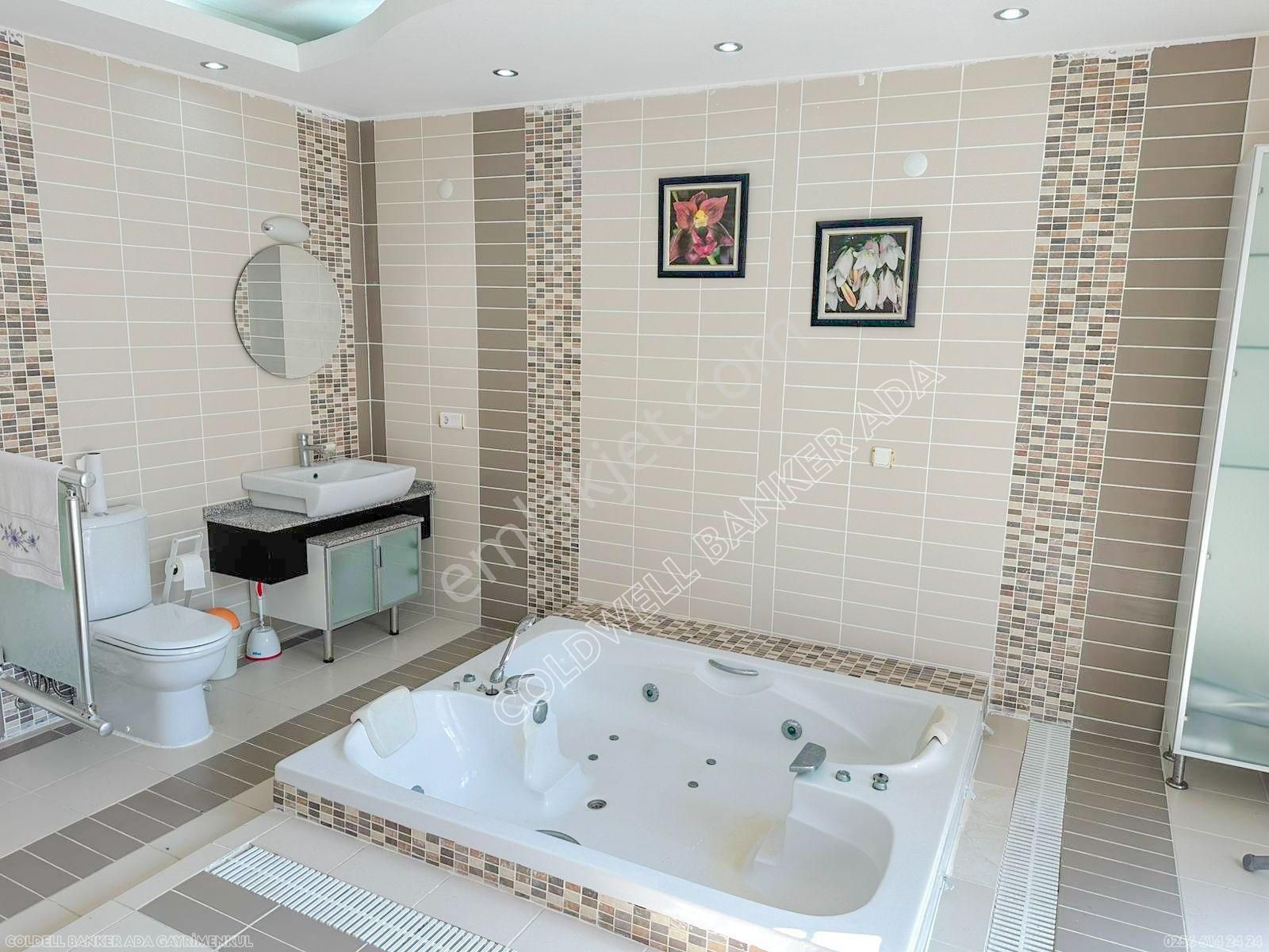 Kuşadası Efe Konakları'nda Deniz Manzaralı Eşyalı Tripleks Villa - Görsel 31